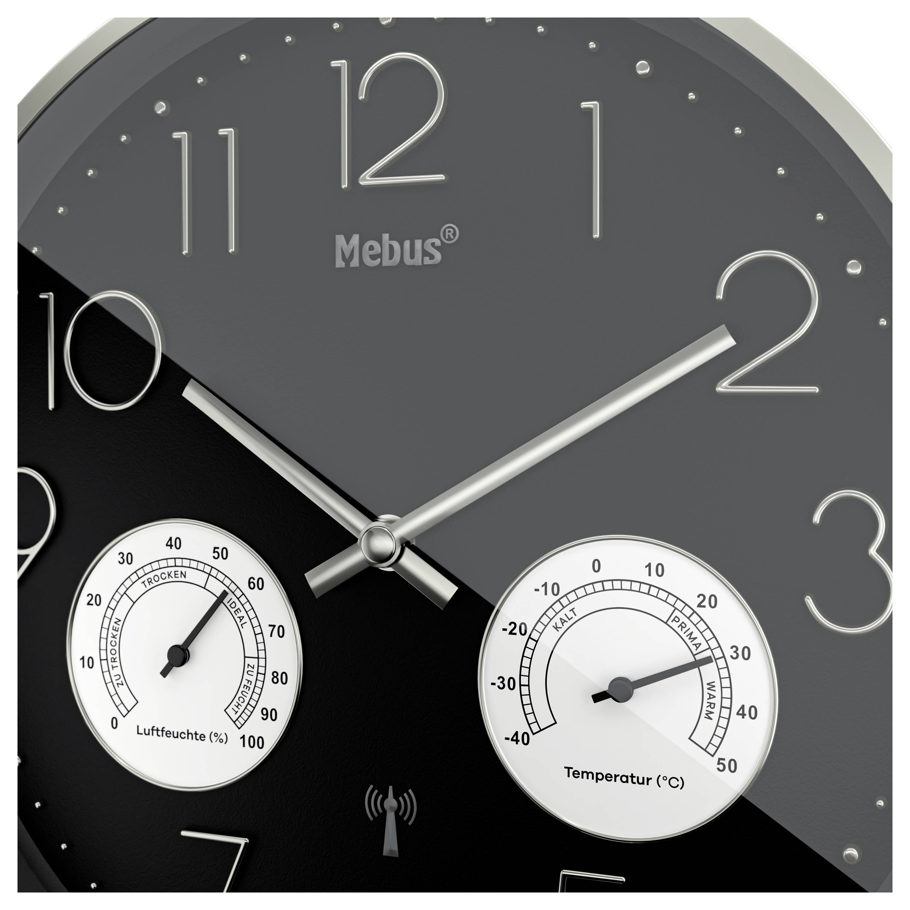 Eine Uhr mit weißen Ziffern und Zeigern auf einem schwarzen Zifferblatt zeigt etwa 2:10 Uhr. Darunter befinden sich Anzeigen für Luftfeuchtigkeit und Temperatur.