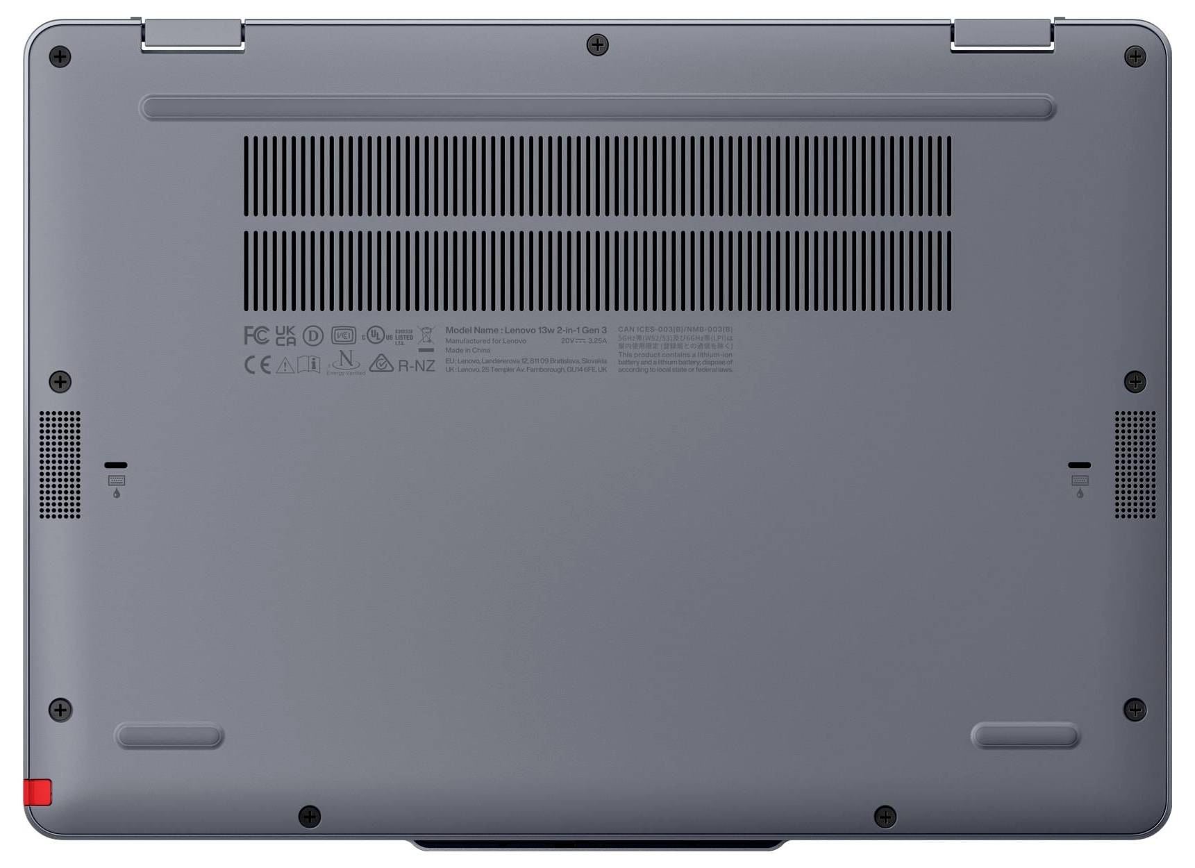 Die Unterseite eines geschlossenen Laptops mit Lüftungsschlitzen, Schrauben und Konformitätskennzeichnungen.