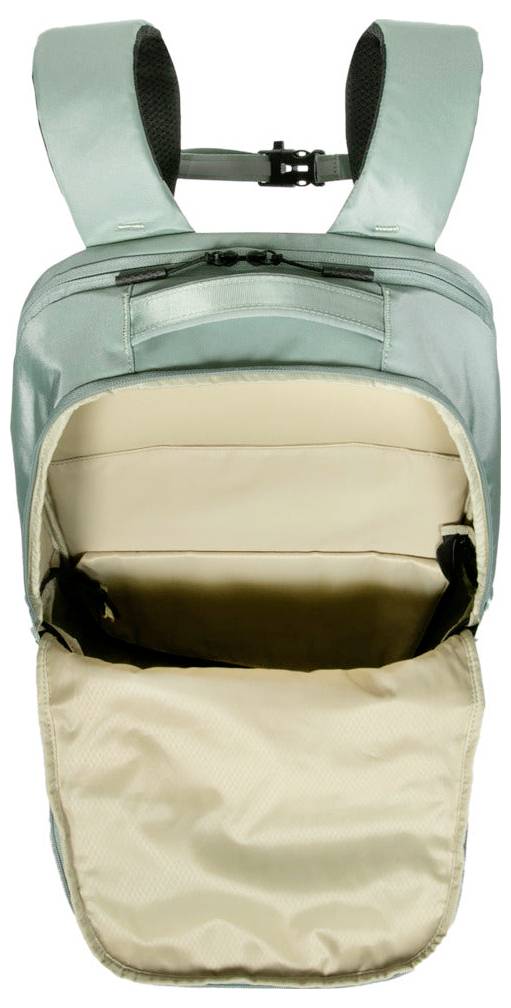 Ein hellgrüner Rucksack mit Schultergurten und einem offenen Innenraum, der mehrere Fächer und Taschen zur Aufbewahrung zeigt.