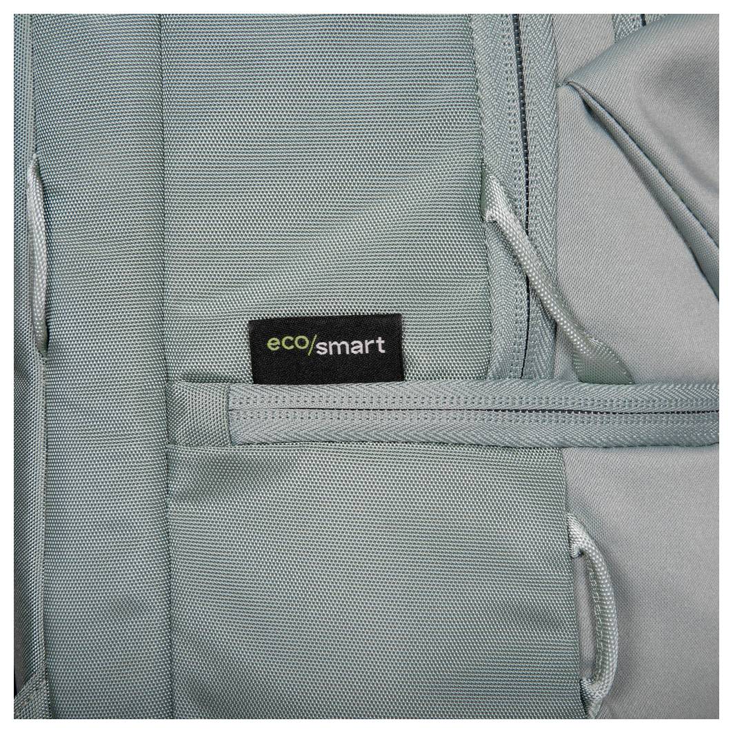 Nahaufnahme eines grünen Stoffes mit einem aufgenähten Etikett mit der Aufschrift 