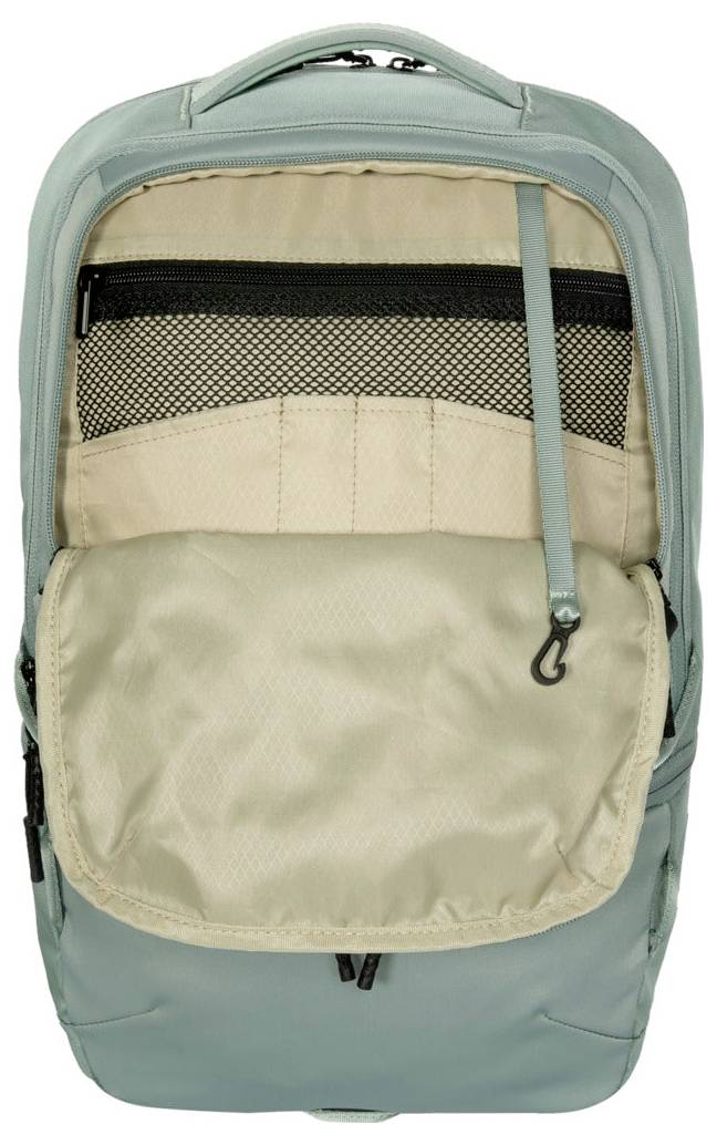 Öffnen Sie einen hellen türkisfarbenen Rucksack mit beigefarbener Innenausstattung, der mehrere Fächer und eine Reißverschlusstasche für organisierte Aufbewahrung zeigt.