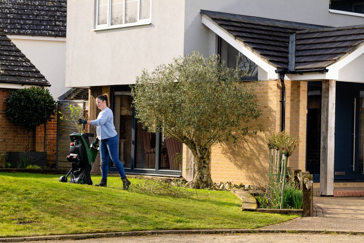 Bosch Home and Garden UniversalShredder solo Akku Akku-Häcksler