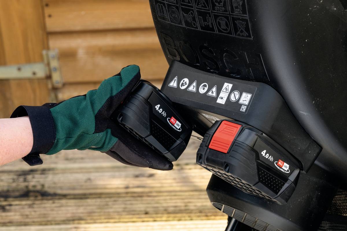 Bosch Home and Garden UniversalShredder Akku Akku-Häcksler