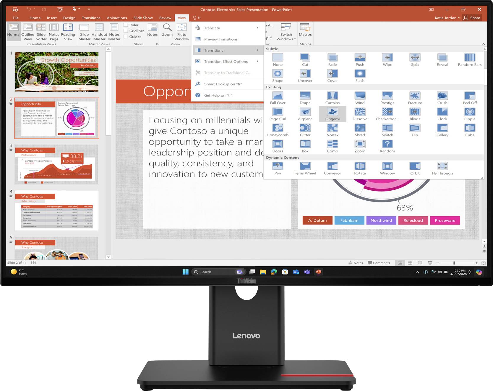 Ein Computermonitor zeigt eine PowerPoint-Präsentation im Bearbeitungsmodus, der verschiedene Folien und Optionen zum Hinzufügen von Diagrammen und Grafiken anzeigt.