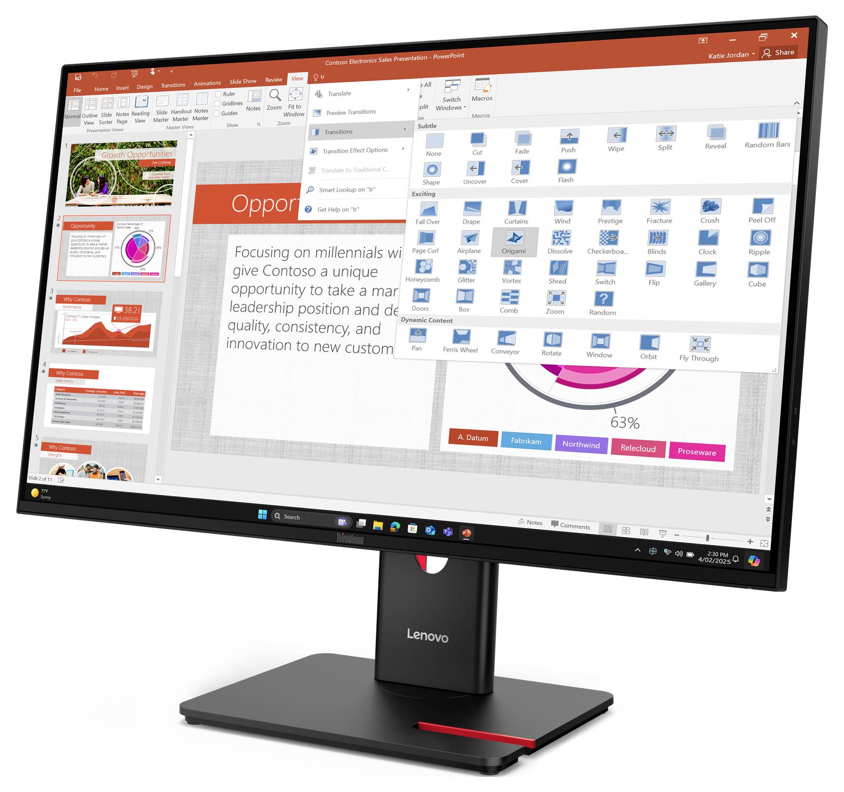 Lenovo-Computermonitor, der eine PowerPoint-Präsentation mit einem geöffneten Dropdown-Menü, verschiedenen Folien-Layouts und Designoptionen zeigt.