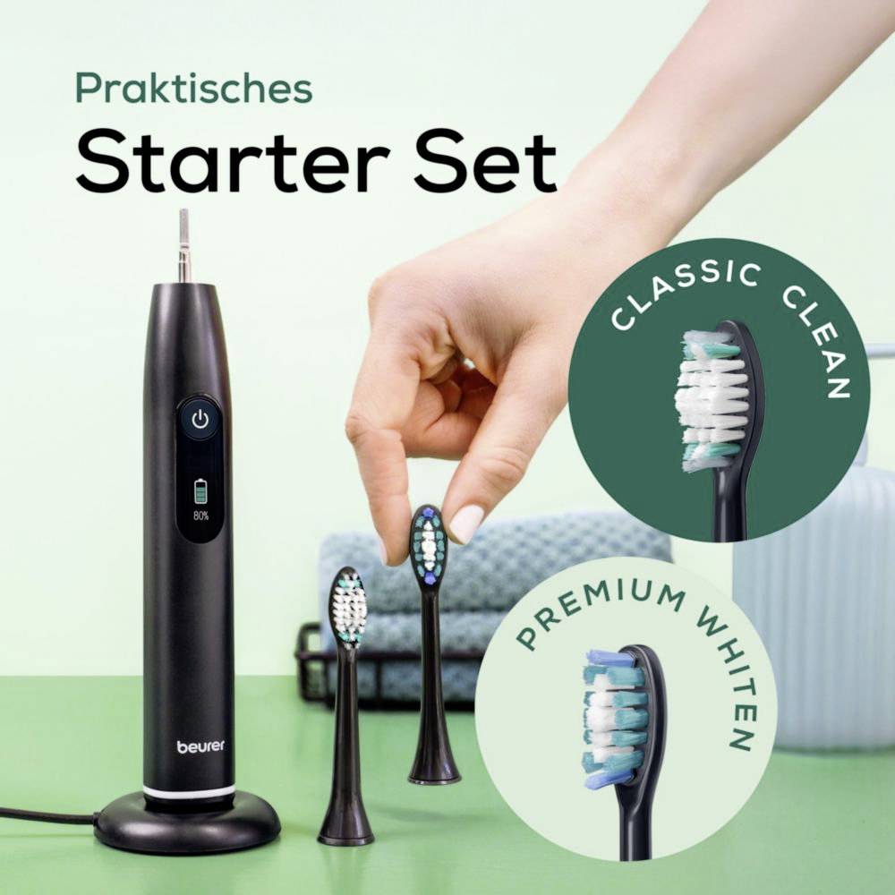 Eine Hand steckt eine elektrische Zahnbürste in eine Ladestation. Text liest sich „Praktisches Starter Set