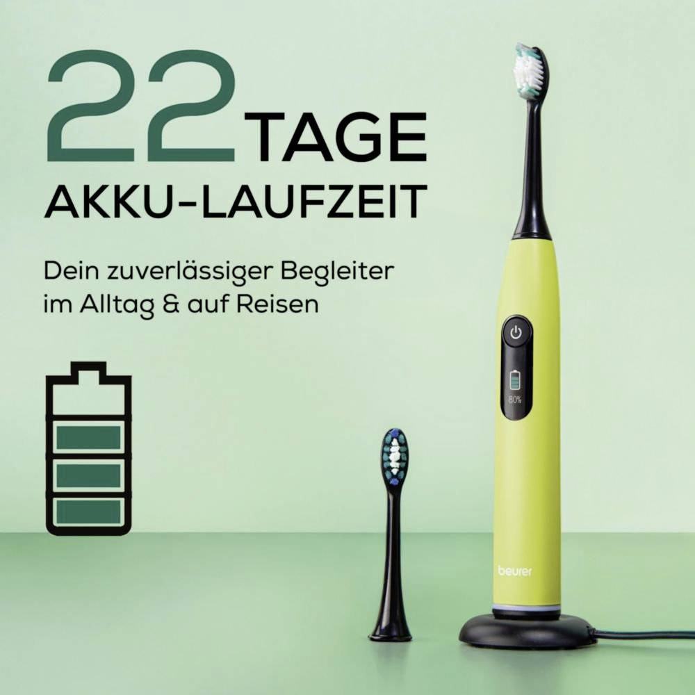 Elektrische Zahnbürste auf einer Arbeitsplatte, zwei Bürstenköpfe inklusive. Text lautet: '22 Tage Akku-Laufzeit'