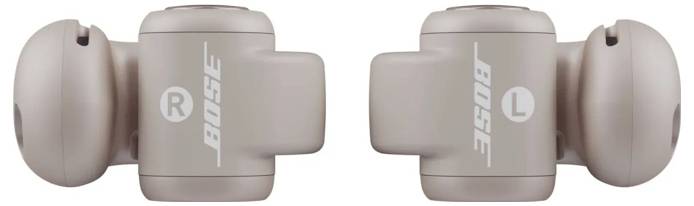 Zwei beige Bose-Ohrhörer, mit ‚R' und ‚L' gekennzeichnet, nebeneinander platziert.