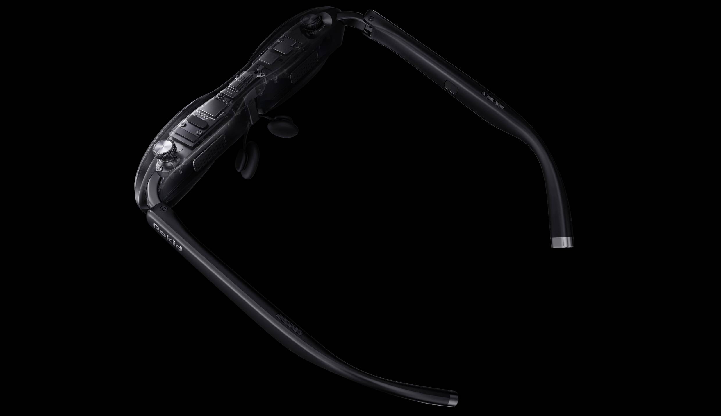 Elegante schwarze Virtual-Reality-Brille, von oben gesehen, mit Details an Bügel und Scharnier vor dunklem Hintergrund.