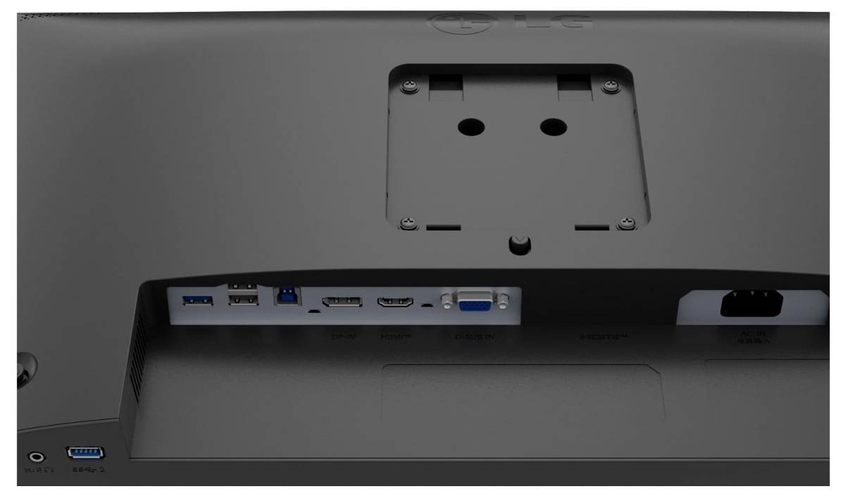 Das Bild zeigt das Rückpanel eines Monitors mit mehreren Anschlüssen. Zu den Anschlüssen gehören HDMI, VGA, USB und DisplayPort. Über den Anschlüssen ist eine Befestigungshalterung zu sehen.