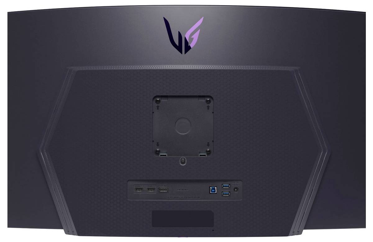 Ein schwarzer Monitor mit sichtbarem Rückpanel, das verschiedene Anschlüsse und ein einzigartiges Logo aufweist. Die Anschlüsse umfassen USB und HDMI und sind für die Konnektivität konzipiert.