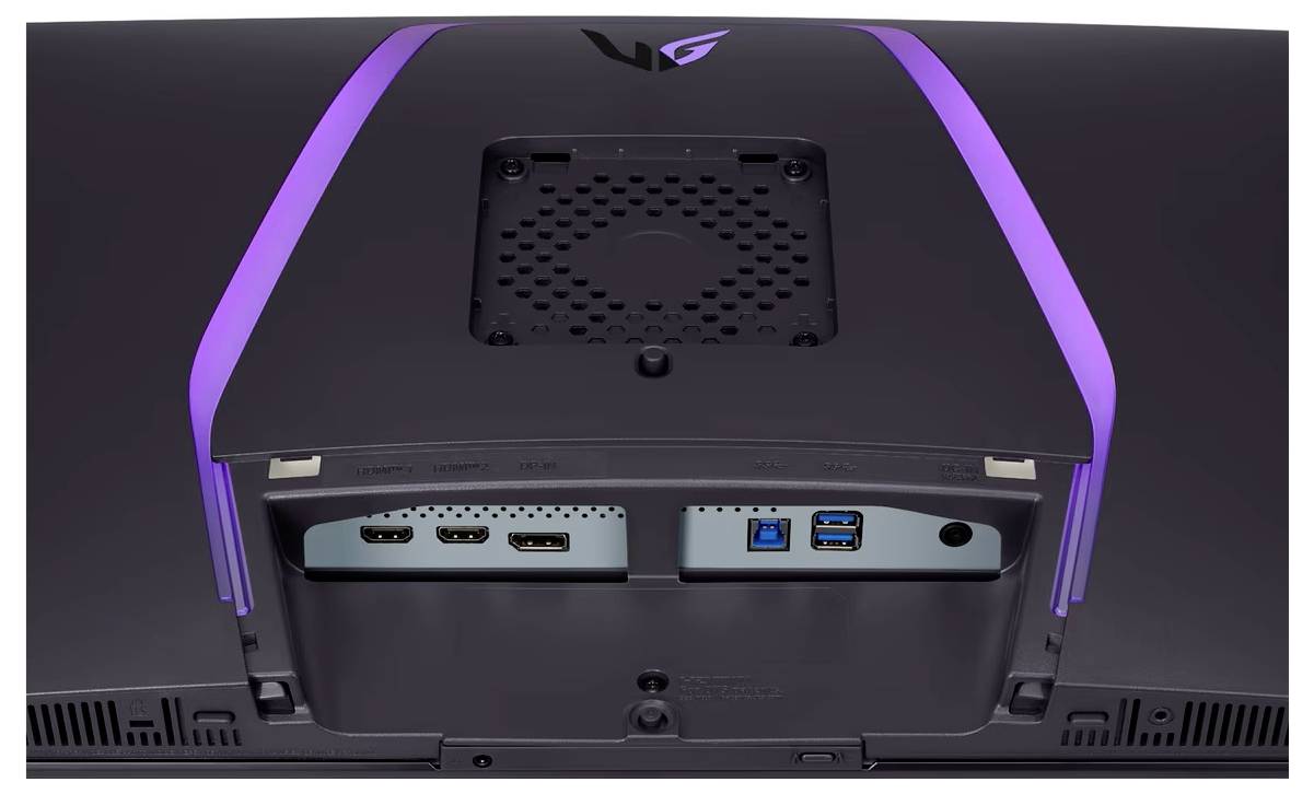 Rückseite eines Monitors mit Anschlüssen: zwei HDMI-Ports, ein DisplayPort, ein USB-Upstream und zwei USB-Downstream-Anschlüsse. Violette LED-Akzente sind sichtbar.