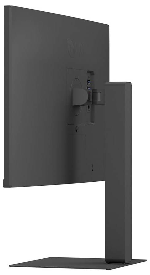 Eine Seitenansicht eines schwarzen Computermonitors auf einem rechteckigen Ständer, die den dünnen Bildschirmrahmen und den verstellbaren Standfuß zeigt.