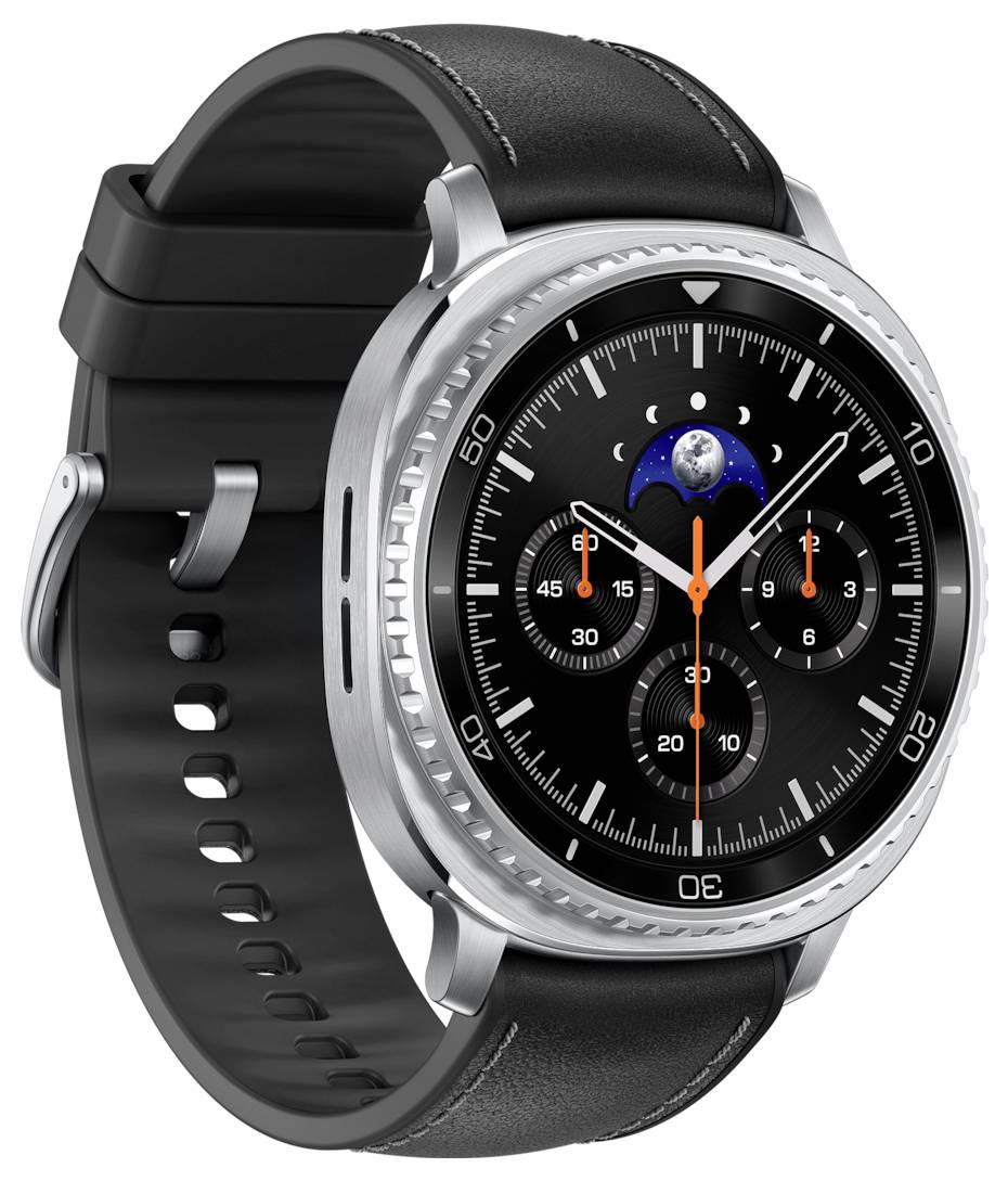 Eine silberne Smartwatch mit einem schwarzen Armband zeigt ein analoges Zifferblatt. Sie verfügt über eine Mondphasen-Anzeige und drei Unterblenden für zusätzliche Funktionen.