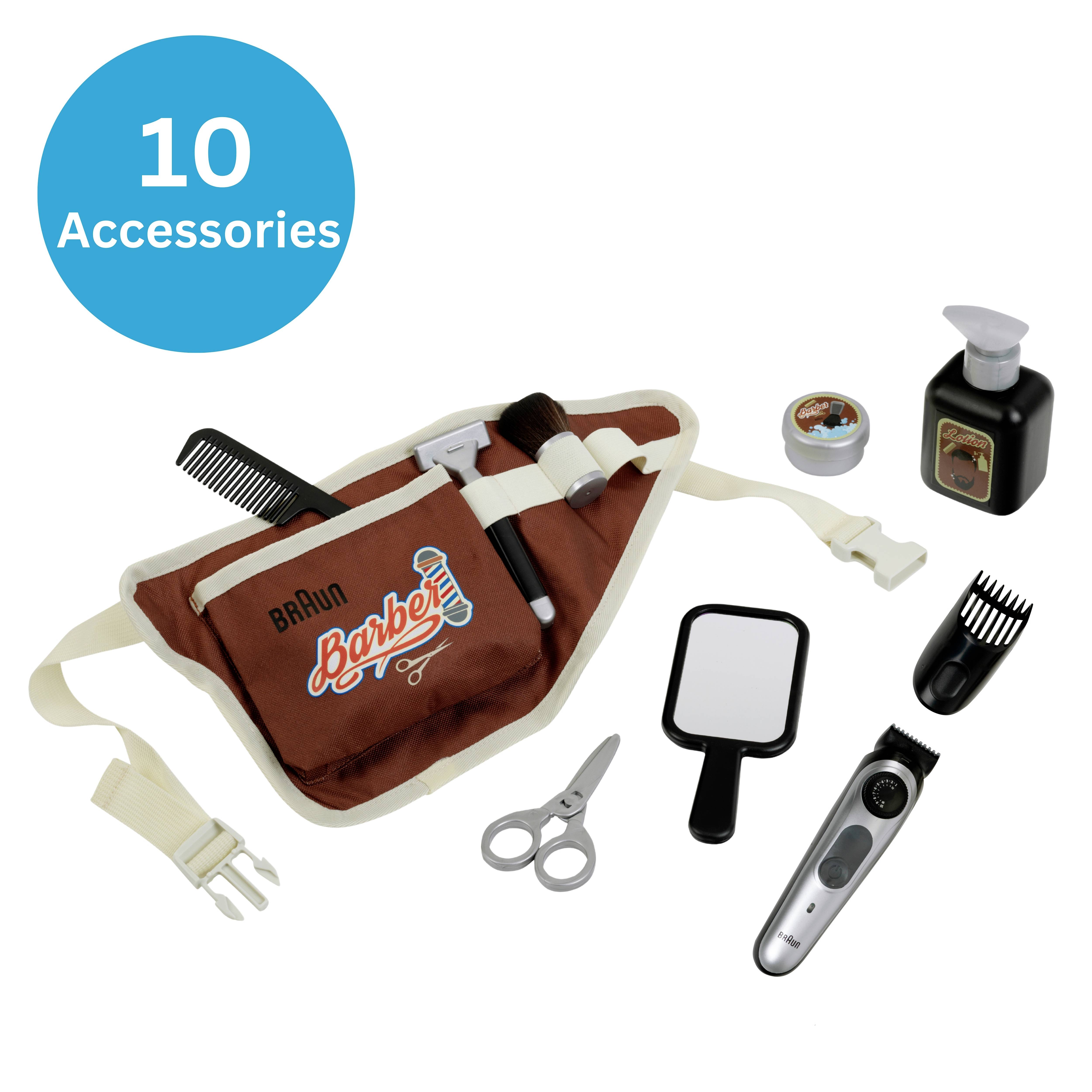 Ein Set von 10 Spielzeug-Friseuraccessoires, bestehend aus Schere, Kamm, Trimmer und Spiegel, die um eine braune Hüfttasche mit der Aufschrift 