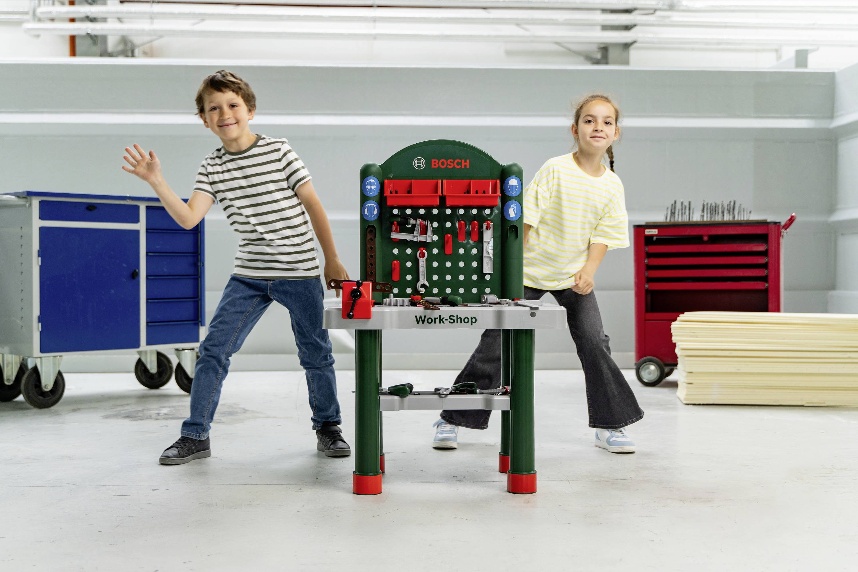 Theo Klein 8710 Bosch Workshop Kinderwerkbank inkl. Zubehör