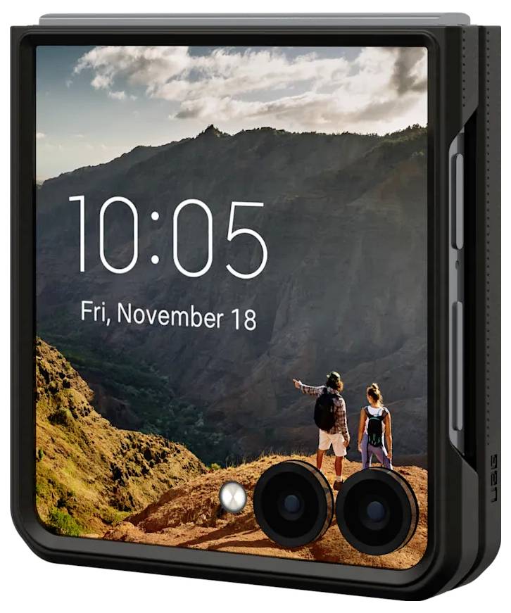 Eine Smartwatch, die '10:05 Freitag, 18. November' anzeigt, mit einem landschaftlichen Bergpanorama im Hintergrund, auf dem zwei Wanderer am Rand einer Klippe stehen.