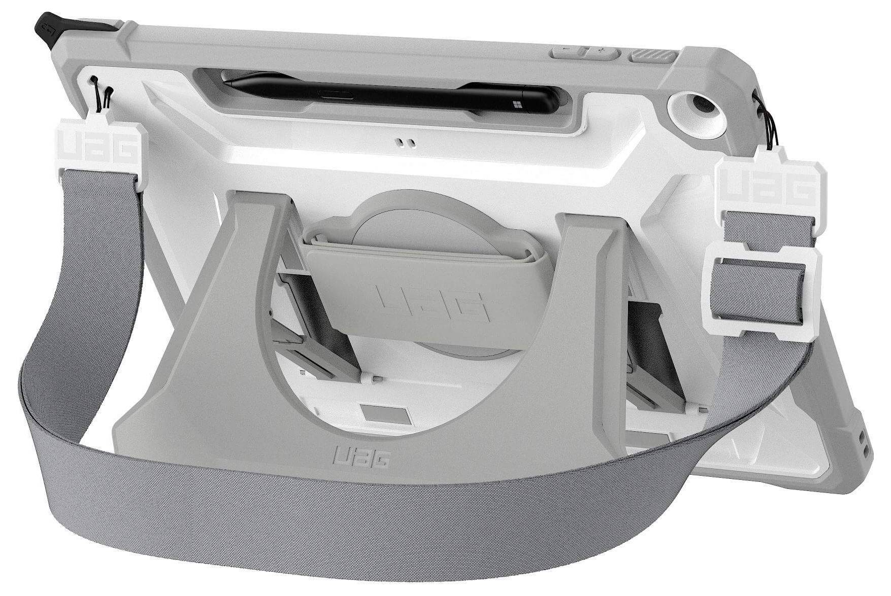 Ein robustes Tablet-Gehäuse mit verstellbarem Schultergurt, klappbarem Ständer auf der Rückseite und Halterung für einen Stylus, entwickelt für Langlebigkeit und Mobilität.