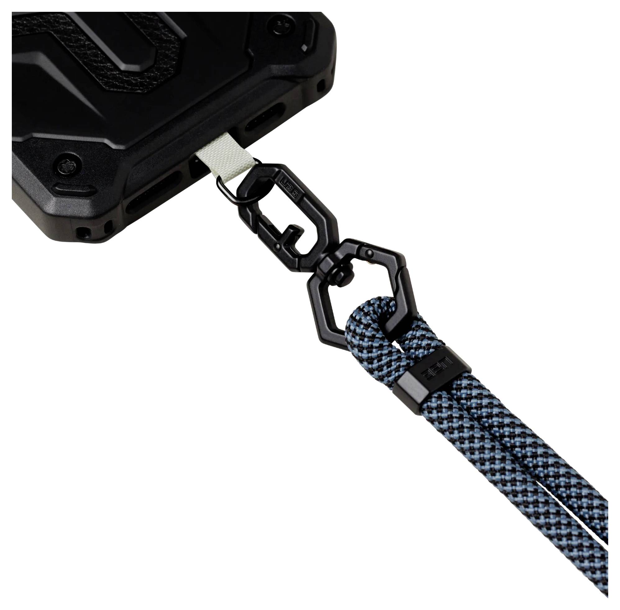 Ein robustes schwarzes Handygehäuse mit einem blau-schwarzen Seilträger, der über eine Metallklammer befestigt ist und seine sichere Verbindung demonstriert.