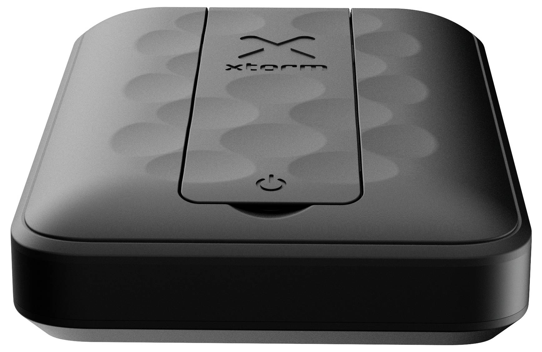 Ein schwarzes Xtorm-Gerät mit strukturierter Oberfläche und Einschalttaste, entwickelt zum Aufladen elektronischer Geräte.