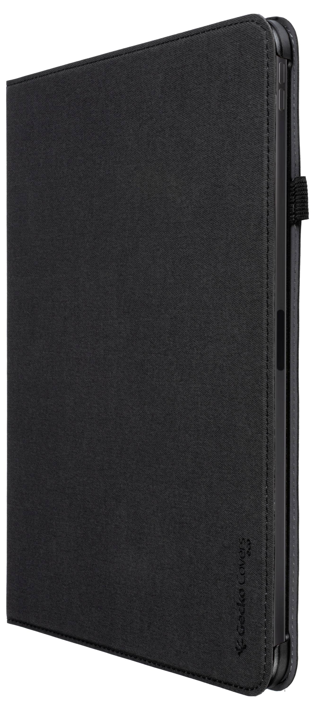 Eine schwarze Tablet-Hülle, die schräg von außen im geschlossenen Zustand gezeigt wird, mit einer kleinen Stiftschlaufe auf der rechten Seite zum Halten eines Stylus oder Stifts.