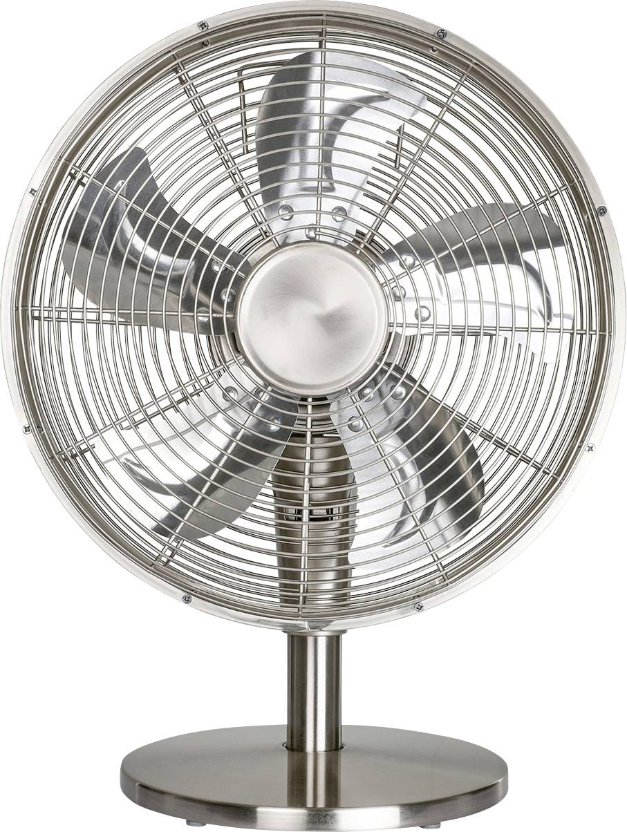 Ein metallischer Tischventilator mit fünf Flügeln, eingeschlossen in einem Drahtgitter. Der Ventilator steht stationär auf einem runden Sockel vor einem schlichten Hintergrund.