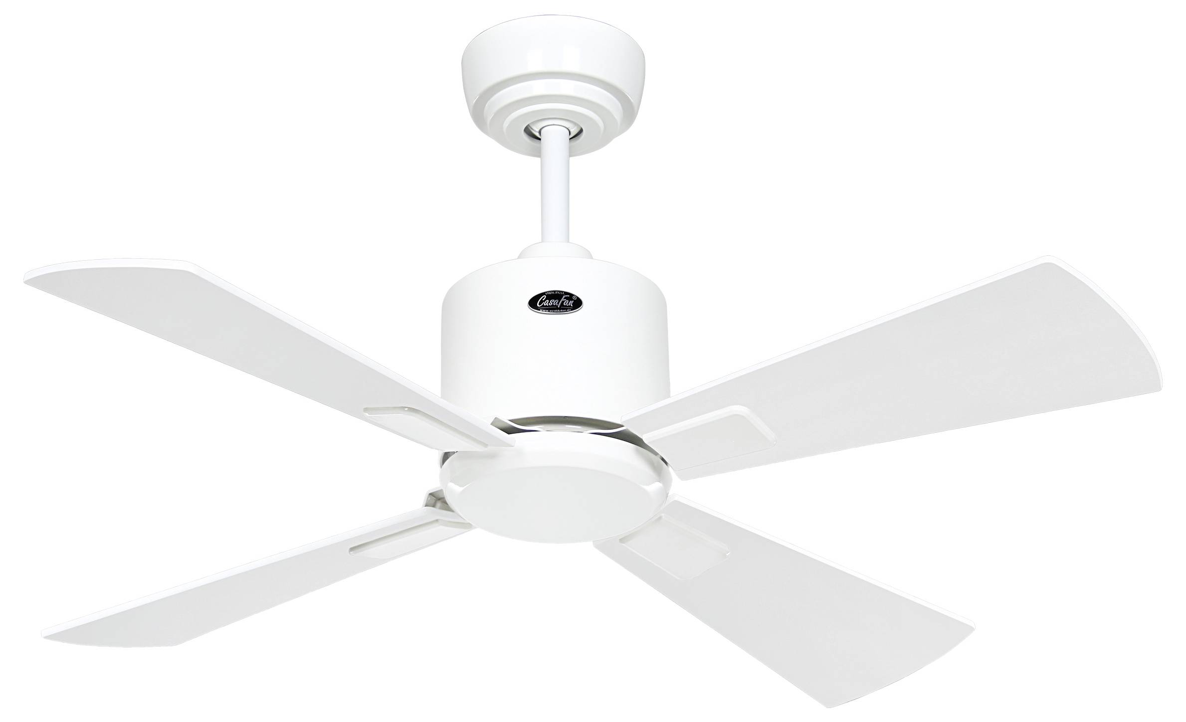 Ein weißer Deckenventilator mit vier Flügeln und einem zylindrischen Motorgehäuse, entwickelt für die Kühlung und Luftzirkulation in Innenräumen.