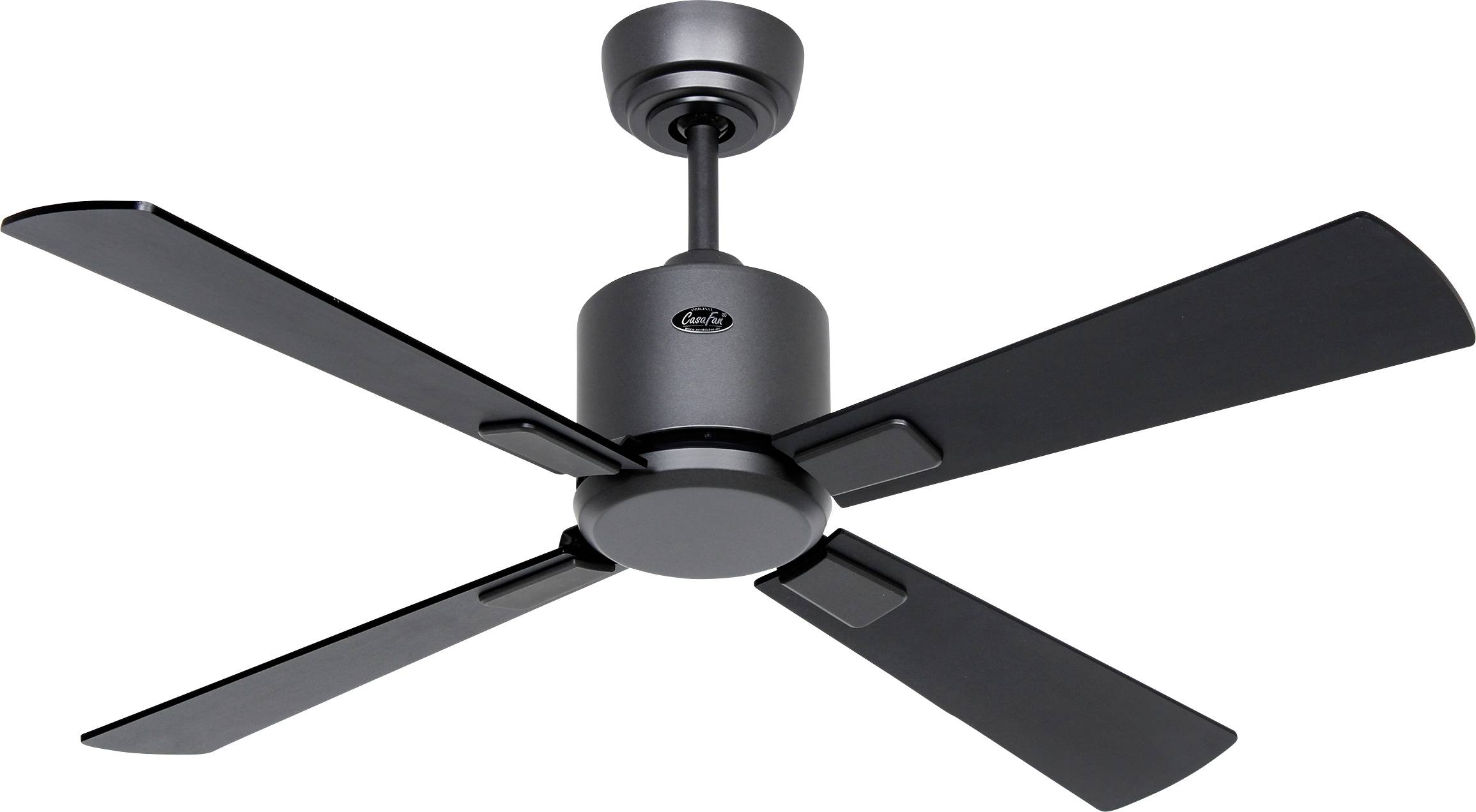 Ein moderner schwarzer Deckenventilator mit vier Flügeln und einem zylindrischen Motorgehäuse, vor einem schlichten Hintergrund betrachtet.