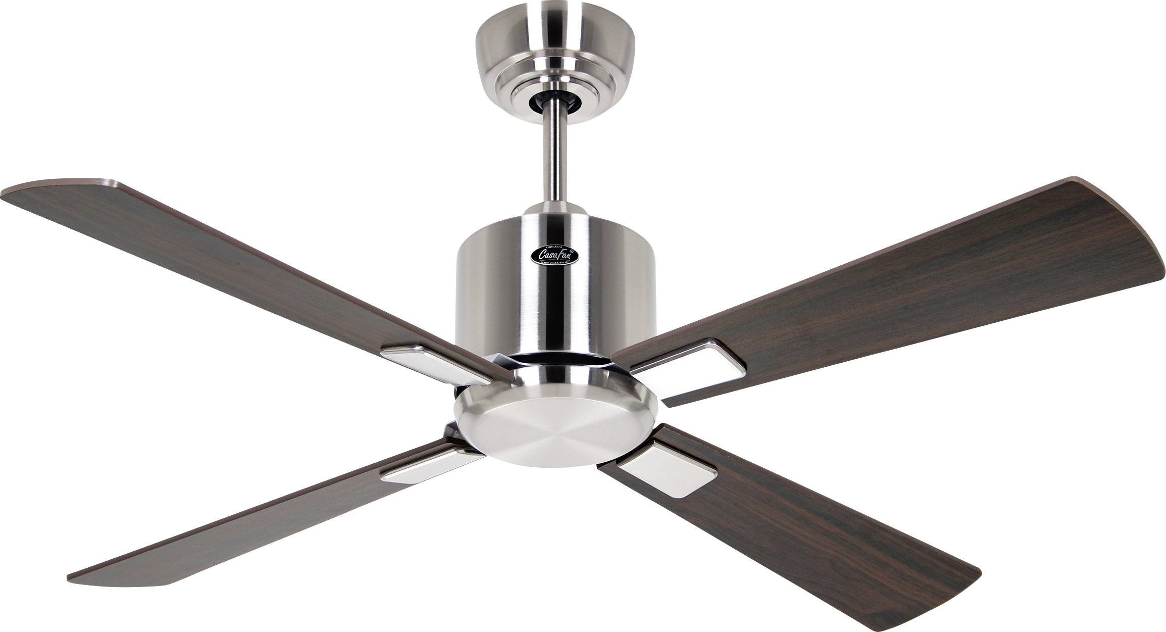 Ein Deckenventilator mit vier Holzflügeln und einem metallischen Gehäuse, mit modernem Design, von der Decke hängend, der für Belüftung sorgt.