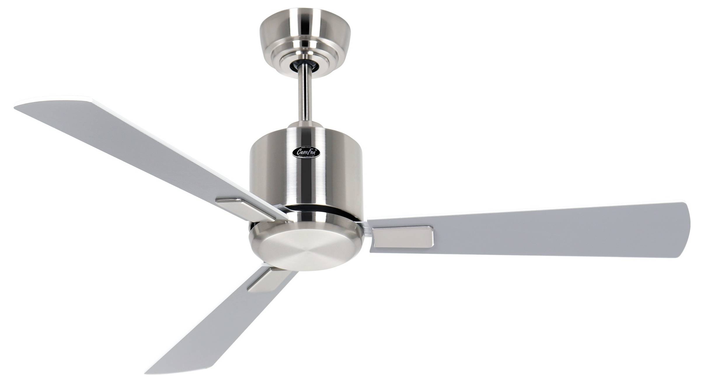 Ein Deckenventilator mit drei metallischen Flügeln und einem zylindrischen Motorgehäuse, entworfen für moderne Innenräume.