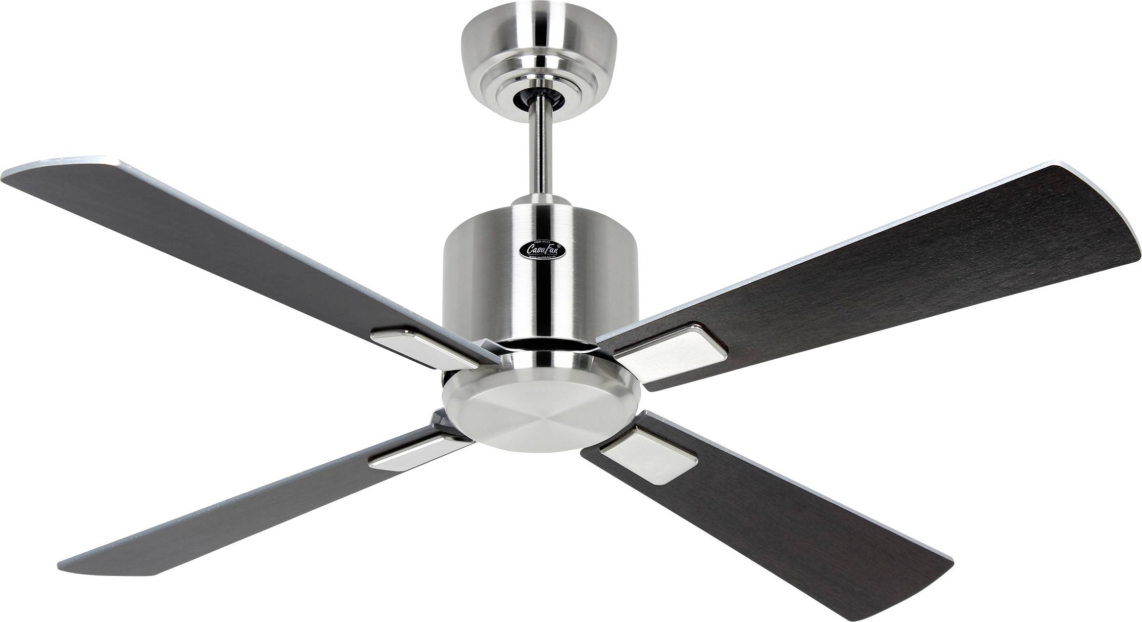 Ein silberner Deckenventilator mit vier dunklen Flügeln, entwickelt um Räume effizient zu kühlen.