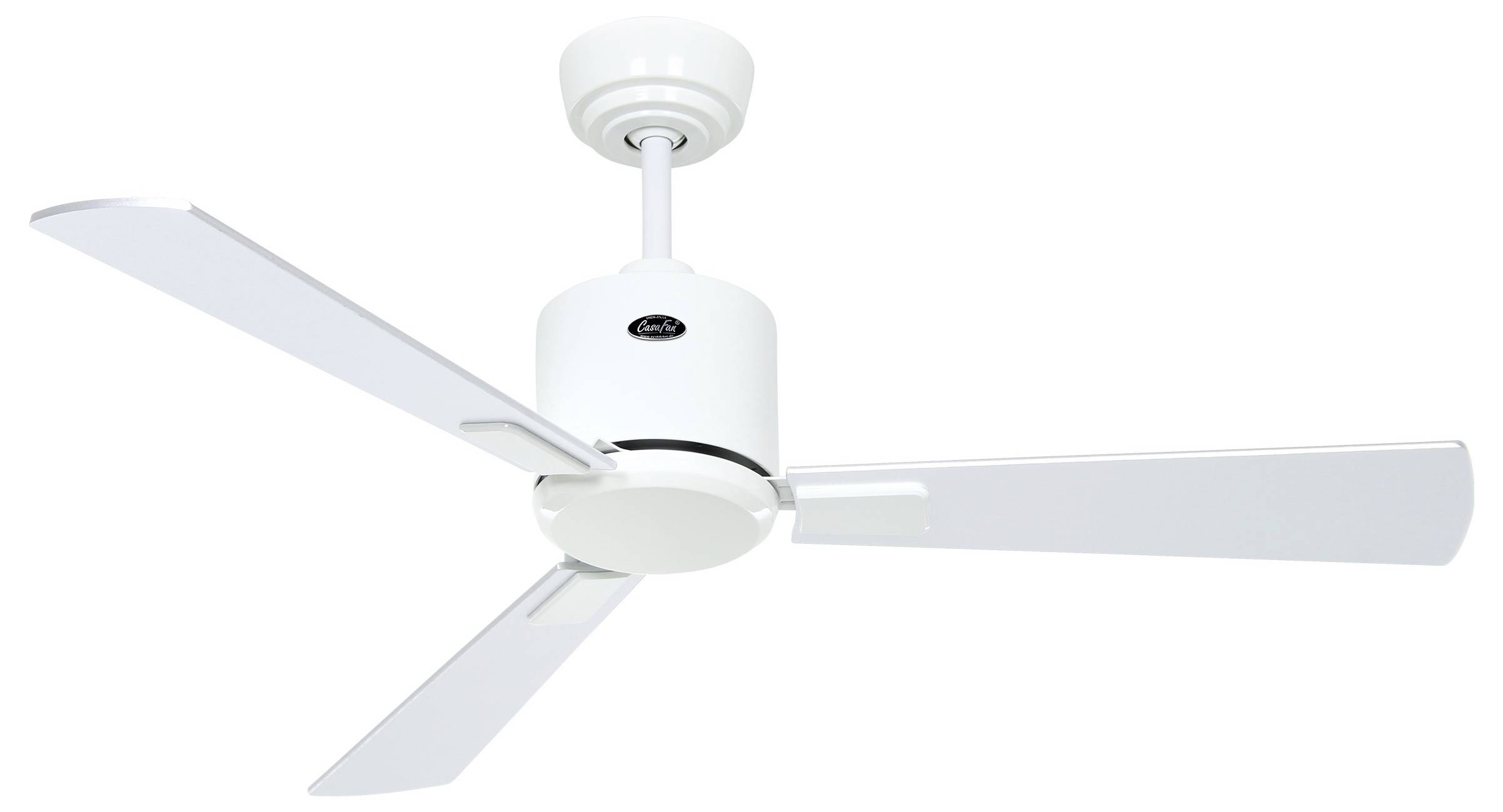 Weiße Deckenventilator mit drei Flügeln, montiert auf einer weißen Basis.