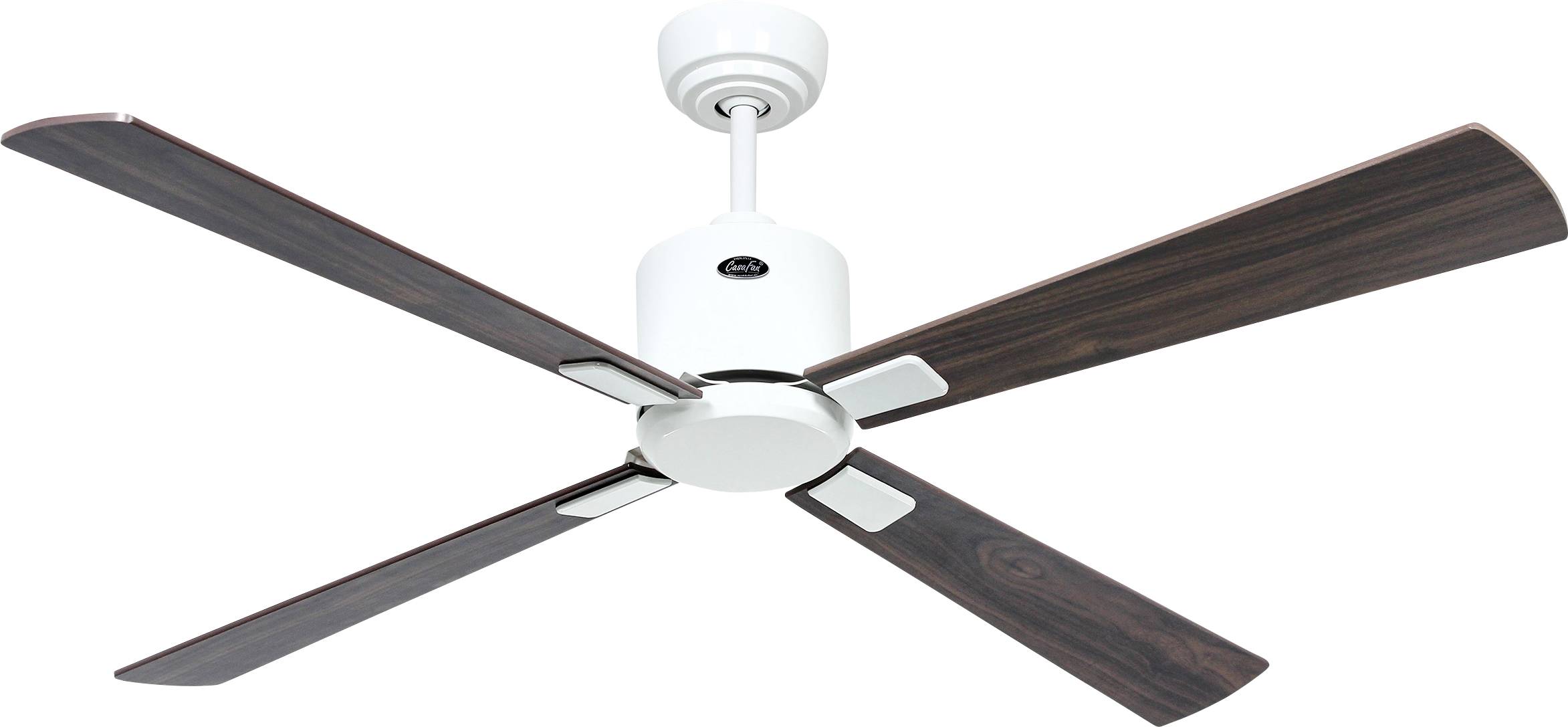 Ein weißer Deckenventilator mit vier dunkelbraunen Holzflügeln.