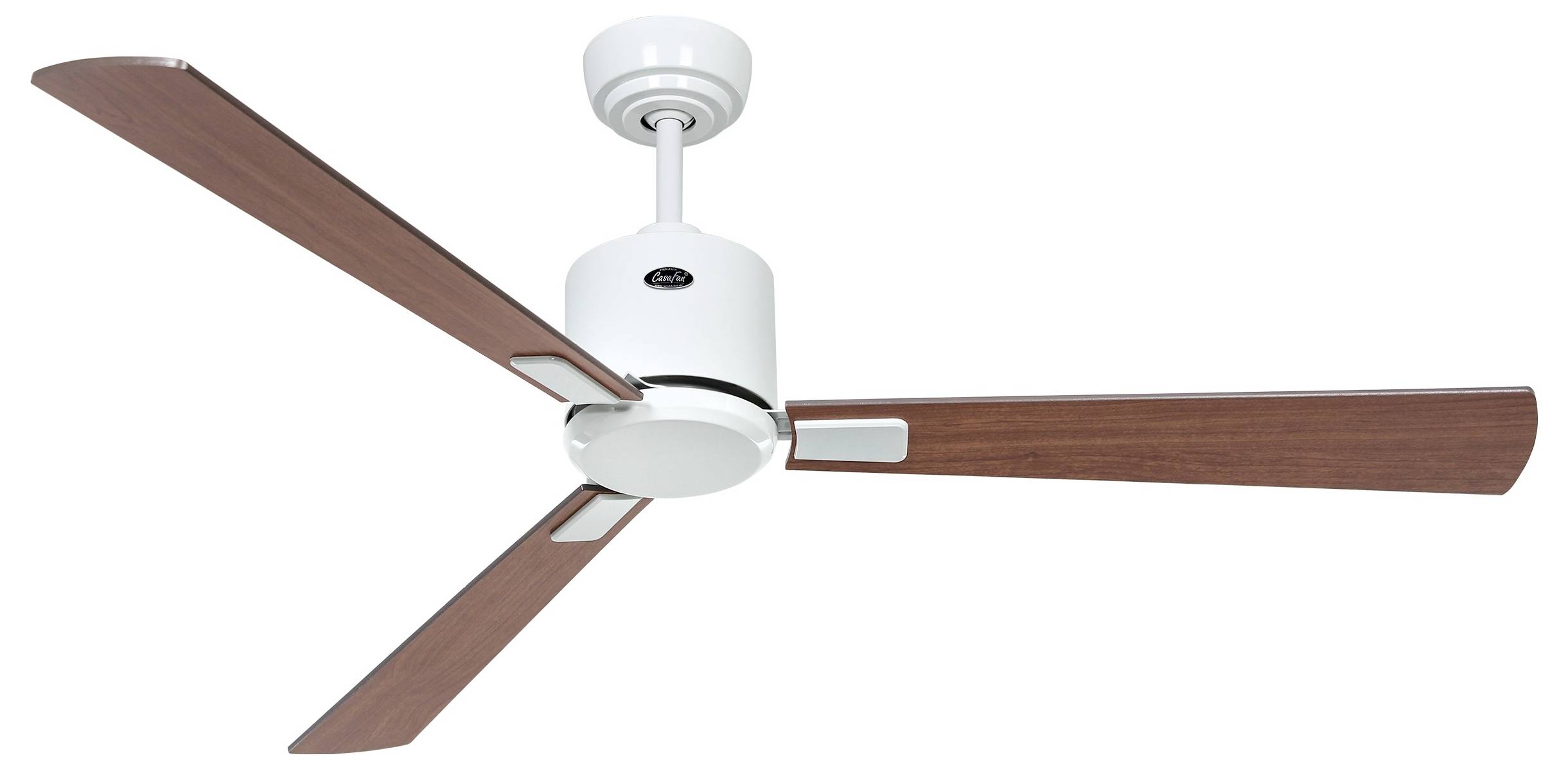 Ein Deckenventilator mit weißem Motorgehäuse und drei Holzflügeln, entwickelt für die Kühlung und Luftzirkulation im Haushalt.