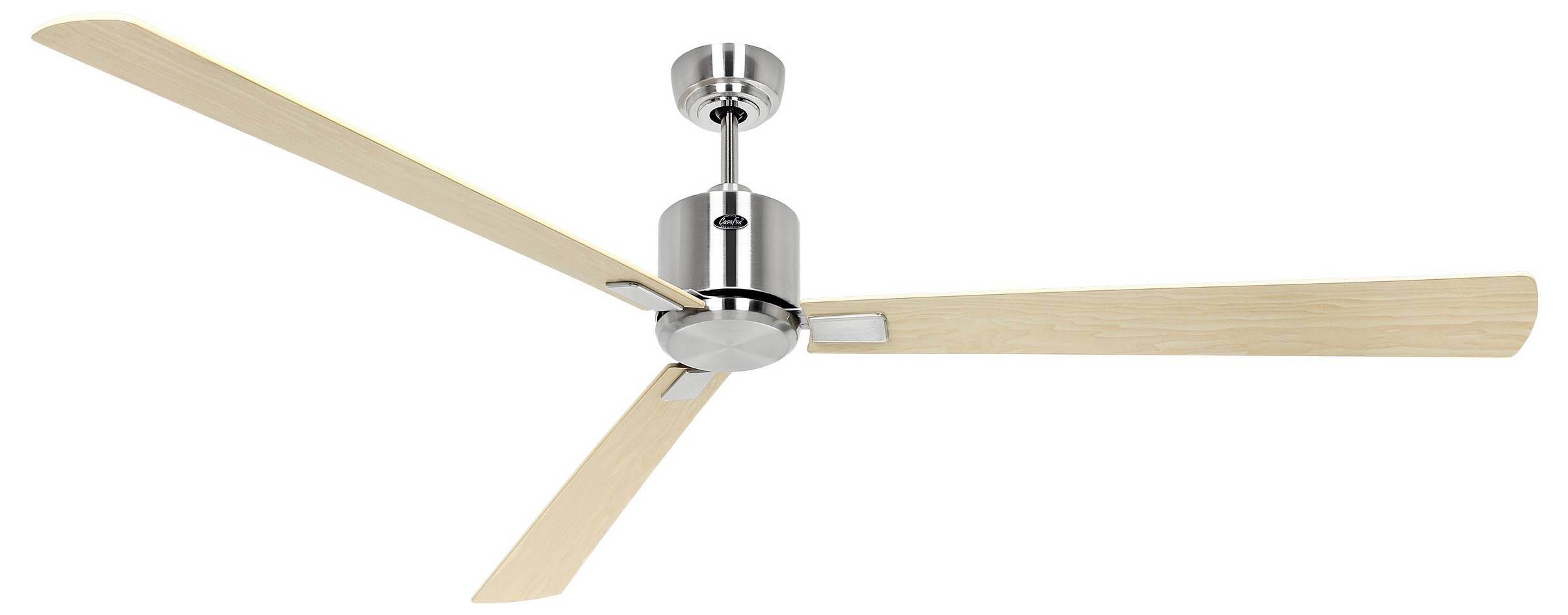 Moderner Deckenventilator mit drei hellen Holzflügeln und einer metallischen zentralen Nabe, montiert an einer kurzen Stange.