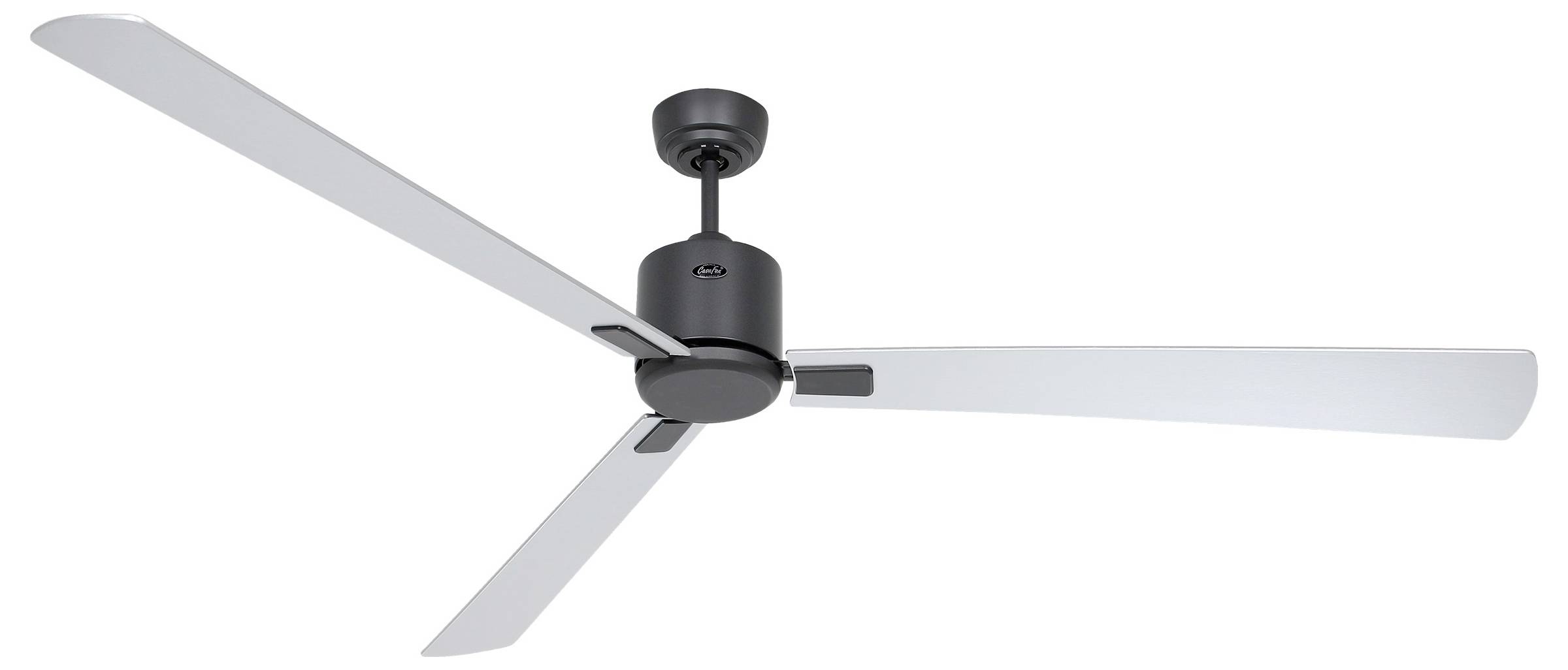 Ein Deckenventilator mit drei langen silbernen Flügeln und einem schwarzen Motor, an einer Stange montiert.