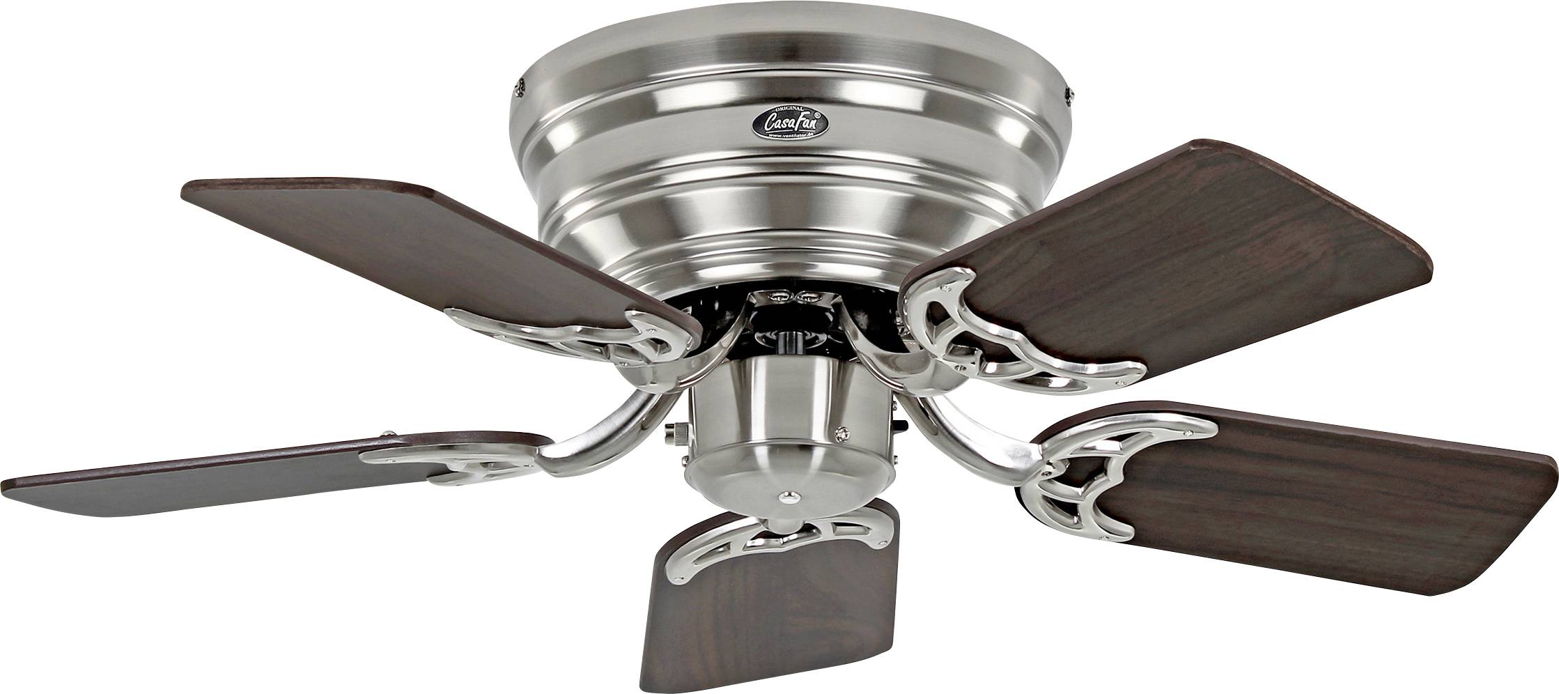 Ein Deckenventilator mit gebürsteter Metalloberfläche und vier dunkelbraunen Holzflügeln.
