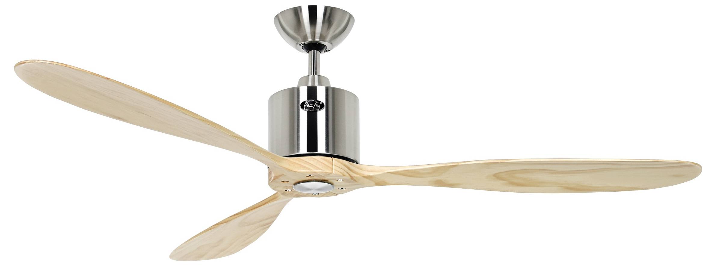 Ein moderner Deckenventilator mit drei hellen Holzflügeln und einer metallischen Halterung, entworfen für den Innenbereich von Wohnräumen.