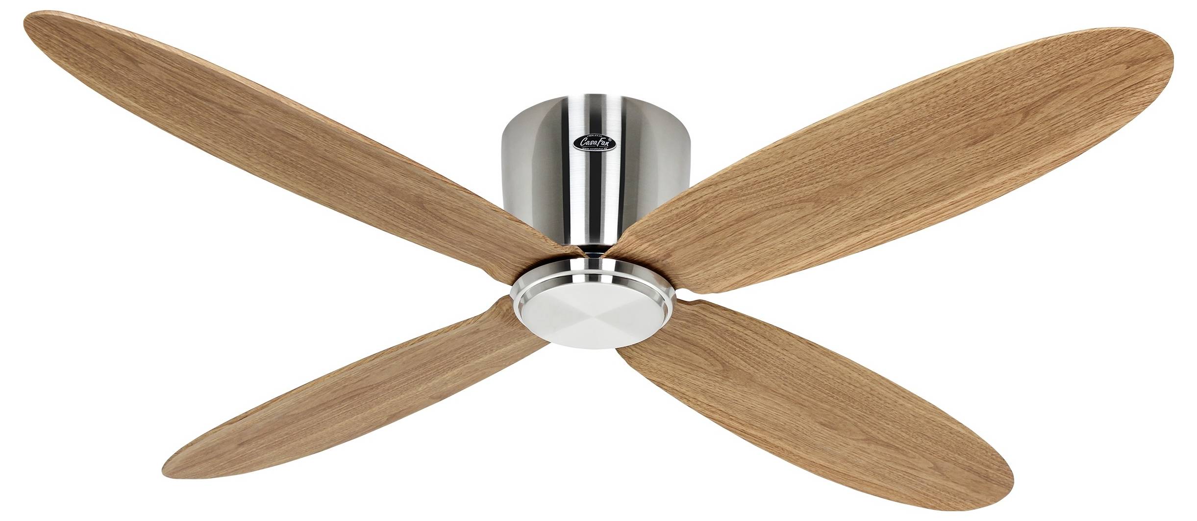 Ein Deckenventilator mit vier Holzflügeln und einer metallischen zentralen Nabe. Der Ventilator ist in diesem Bild ausgeschaltet.