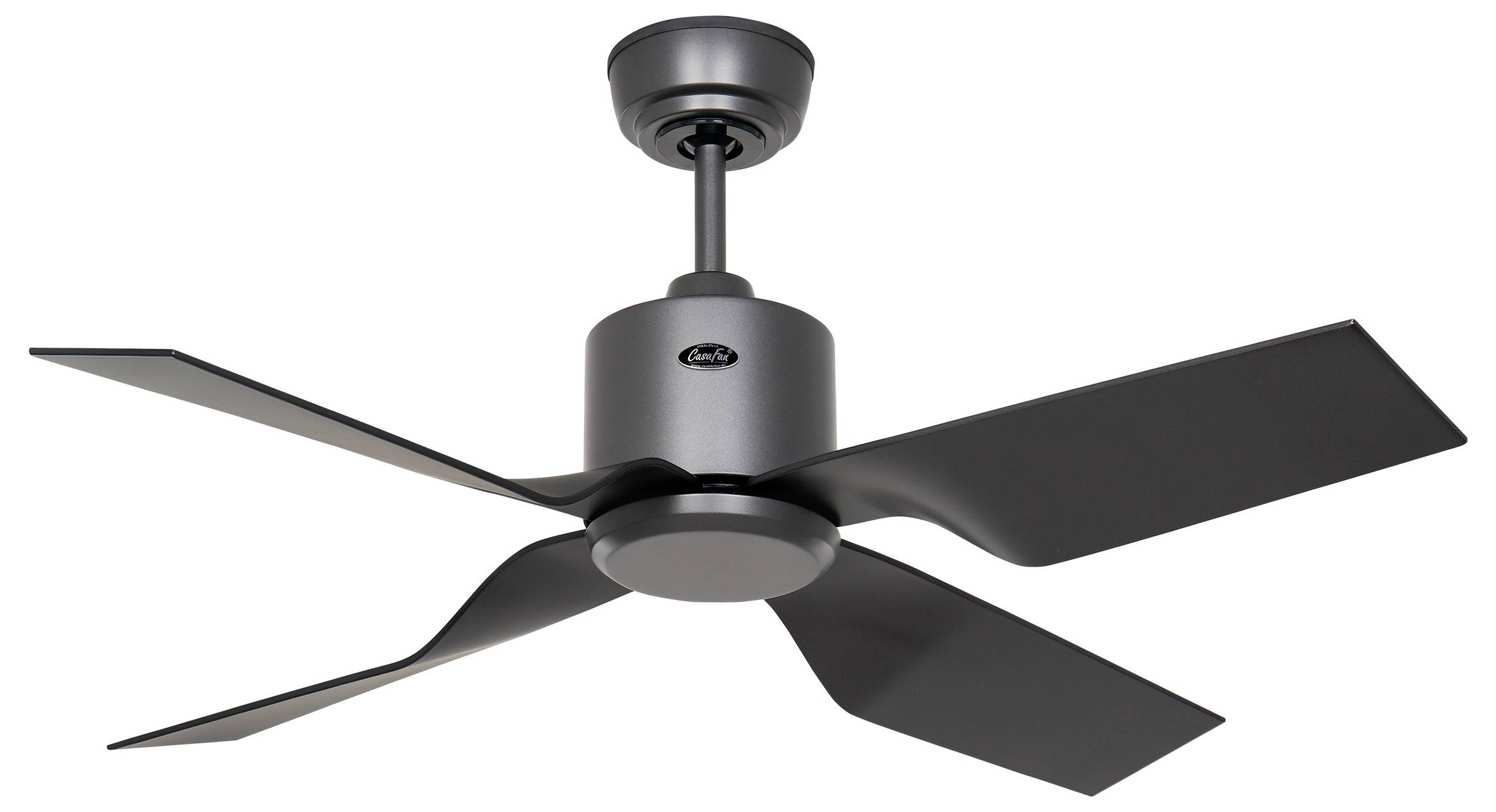 Ein moderner Deckenventilator mit vier schlanken, dunklen Flügeln und einer zentralen Motorachse, entworfen für effiziente Luftzirkulation in zeitgenössischen Innenräumen.