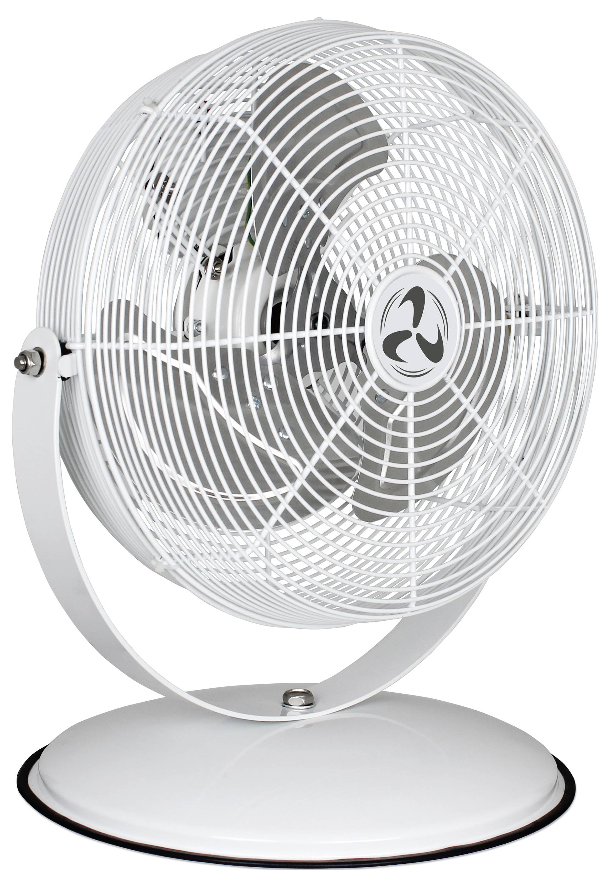 Ein wandmontierter Industrieventilator mit weißem Schutzgitter und Metallhalterung, entwickelt für effiziente Luftzirkulation in großen Räumen.