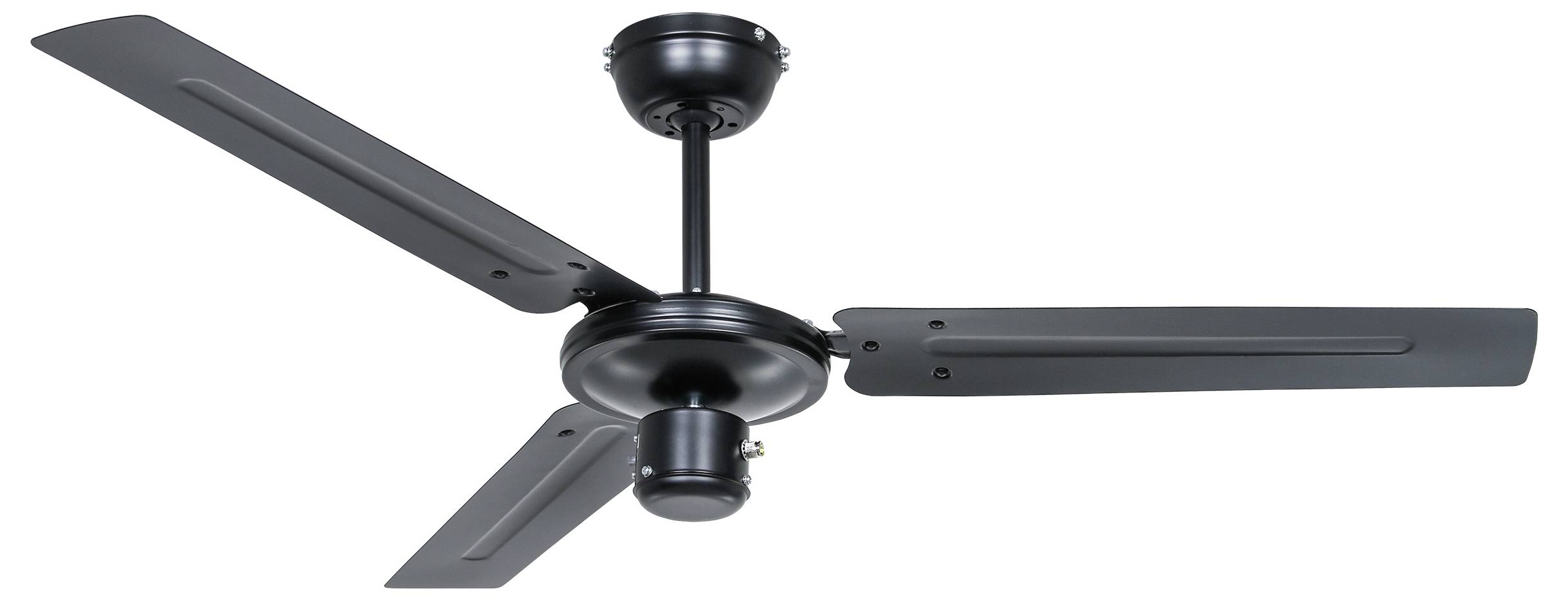 Ein schwarzer, dreiblättriger Deckenventilator mit einem einfachen, modernen Design, der an einer kurzen Stange vor einem weißen Hintergrund montiert ist.