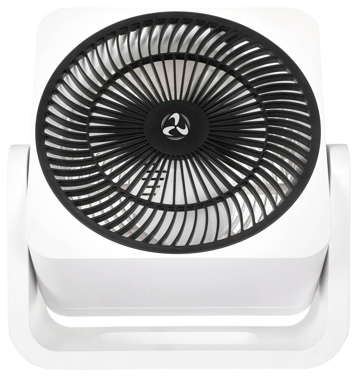 Ein kompakter, quadratischer, weißer Tischventilator mit schwarzen Flügeln, von oben betrachtet. Der Ventilator hat ein kreisförmiges Schutzgitter und ein zentrales Logo.