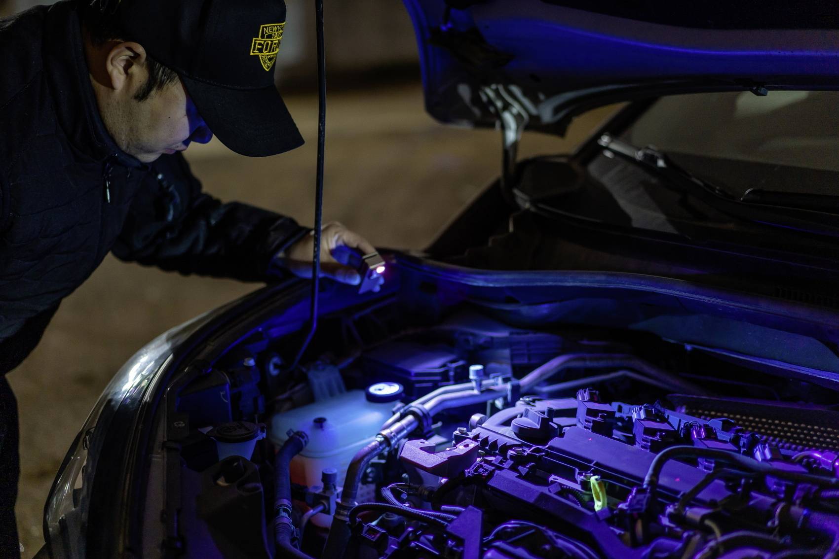 OLight LED Mini-Taschenlampe Große Reichweite akkubetrieben 55 g