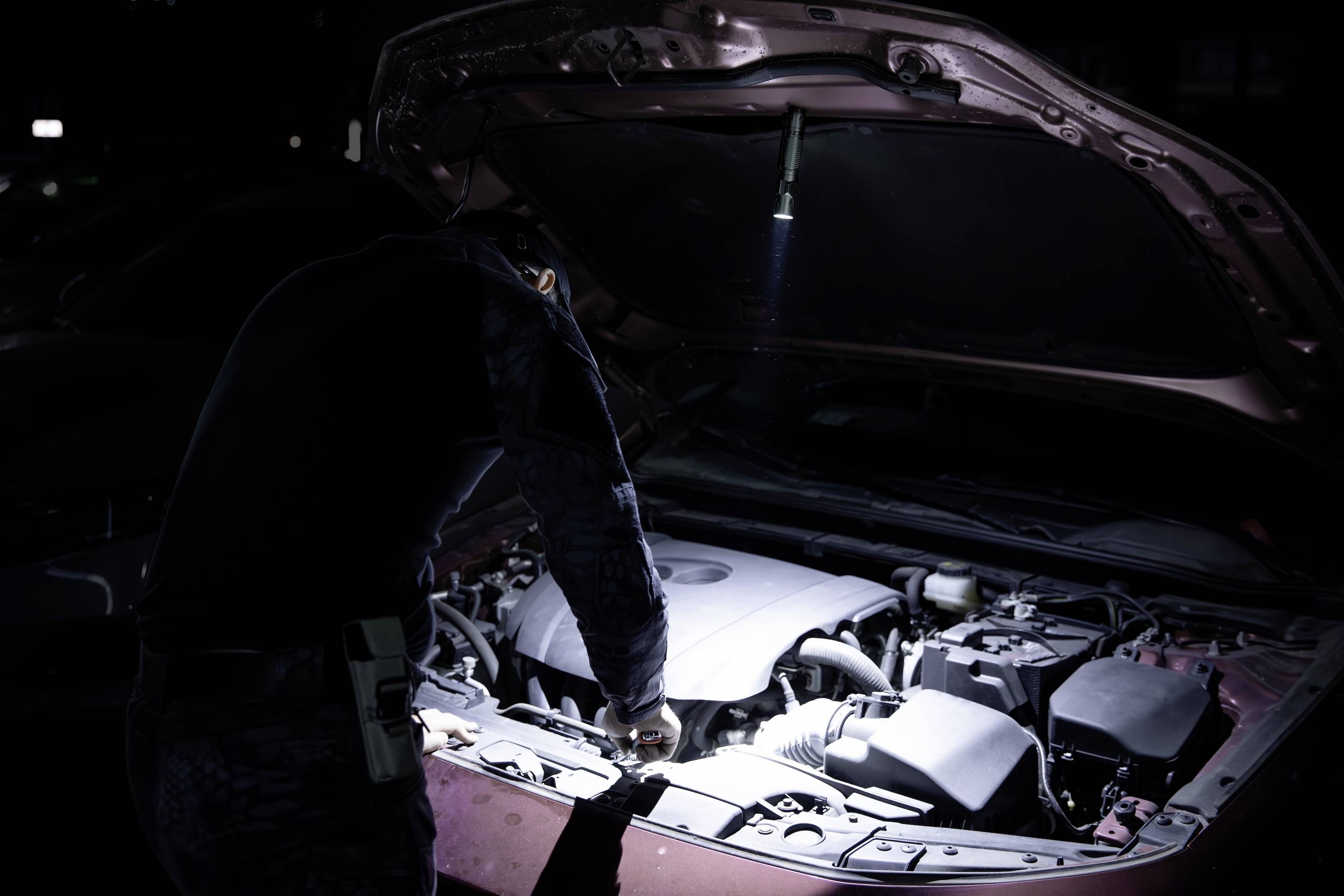 OLight LED Mini-Taschenlampe mit Holster, mit Gürtelclip akkubetrieben 178g