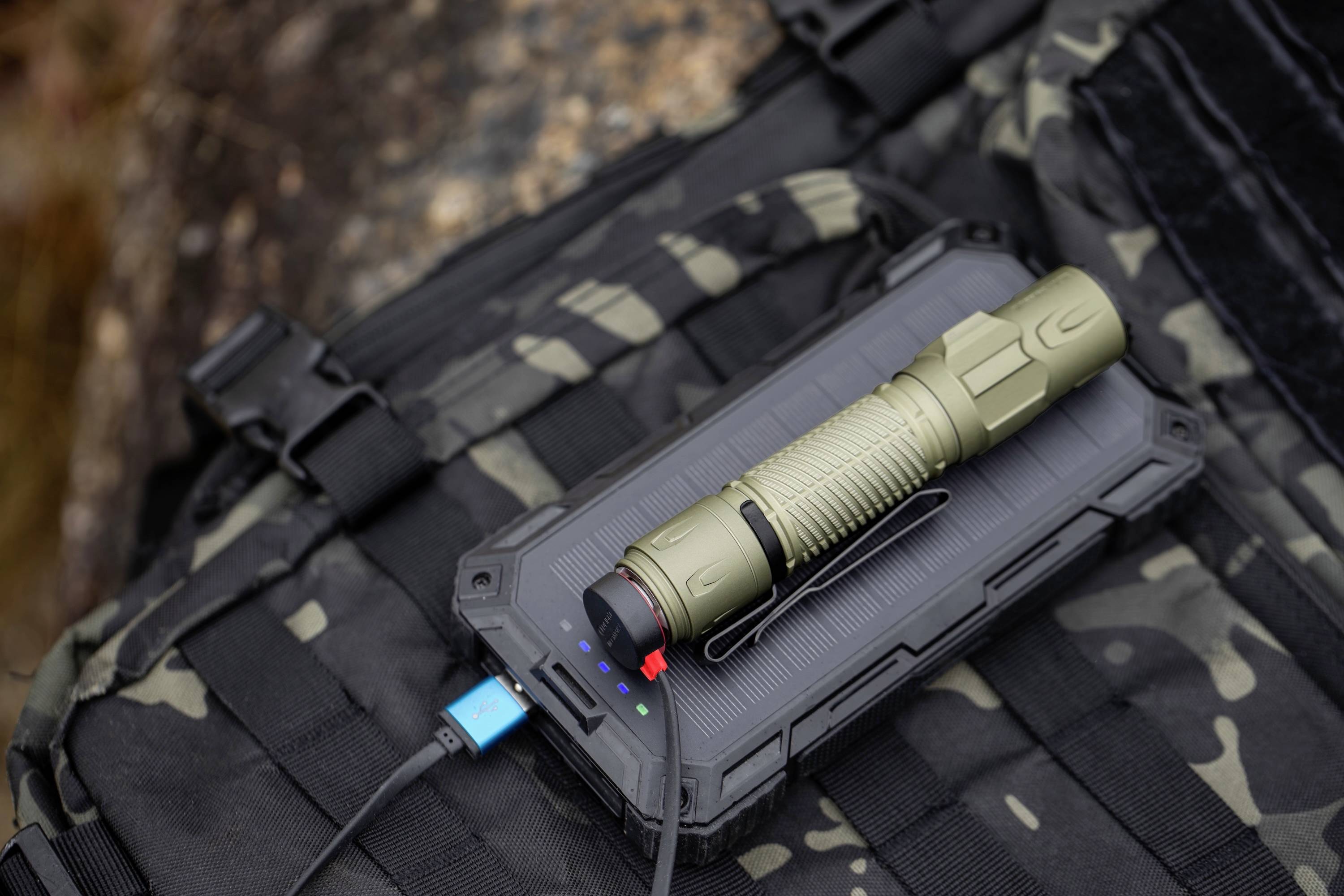 OLight LED Mini-Taschenlampe mit Holster, mit Gürtelclip akkubetrieben 178 g