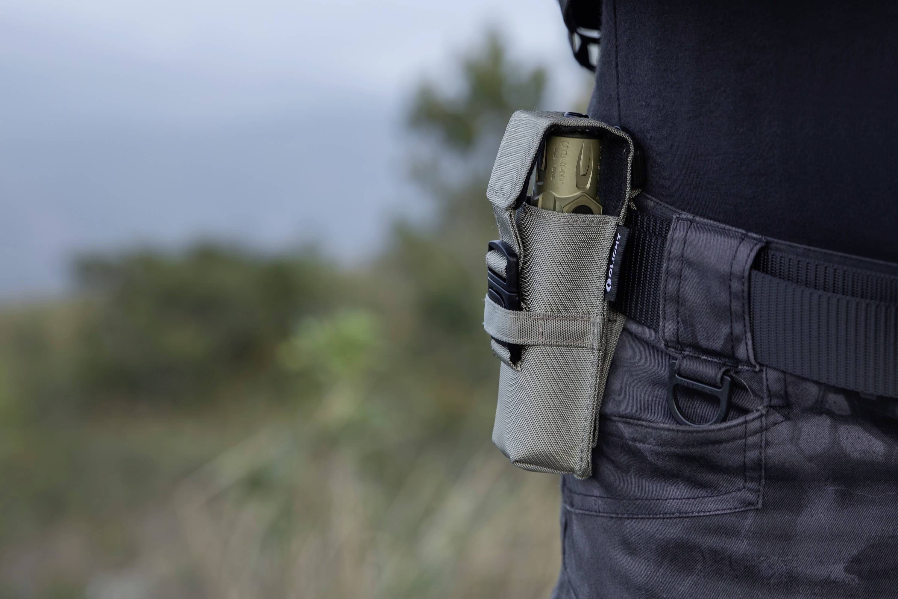 OLight LED Mini-Taschenlampe mit Holster, mit Gürtelclip akkubetrieben 178 g