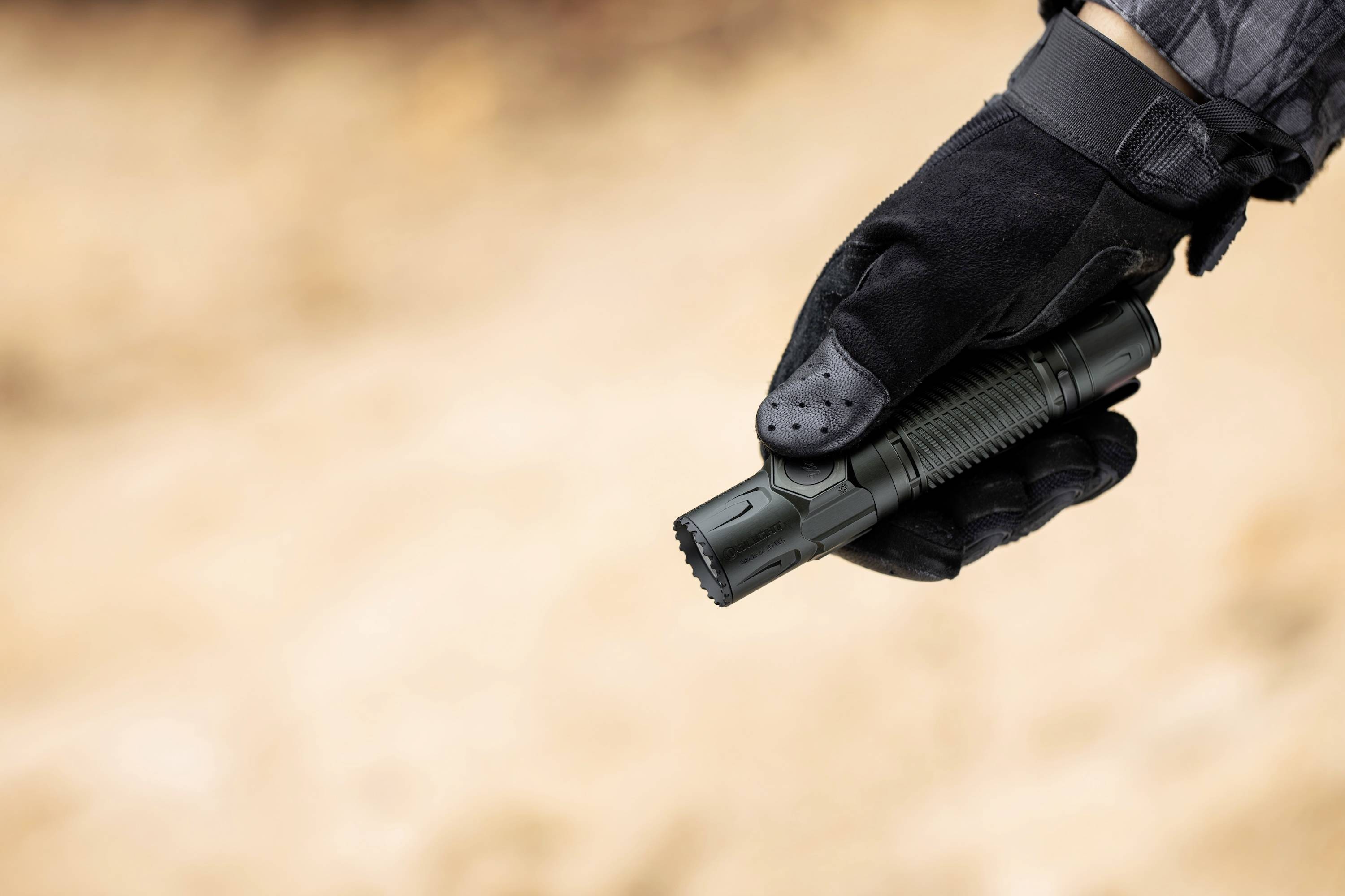 OLight LED Mini-Taschenlampe mit Holster, mit Gürtelclip akkubetrieben 178g