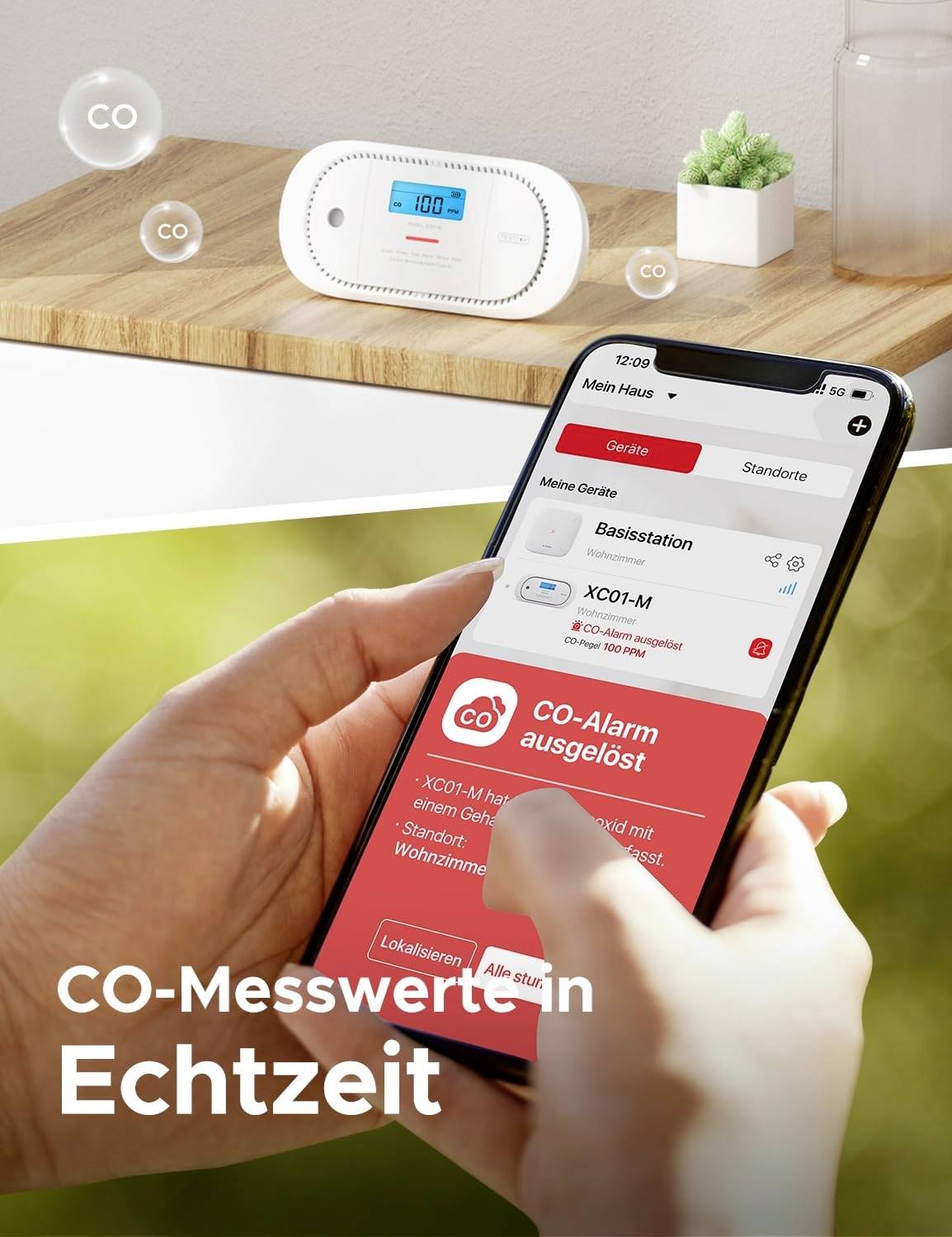 Person hält Smartphone mit App, die CO-Messwerte zeigt. Im Hintergrund CO-Melder auf Tisch mit Anzeige. Text: 'CO-Messwerte in Echtzeit'.