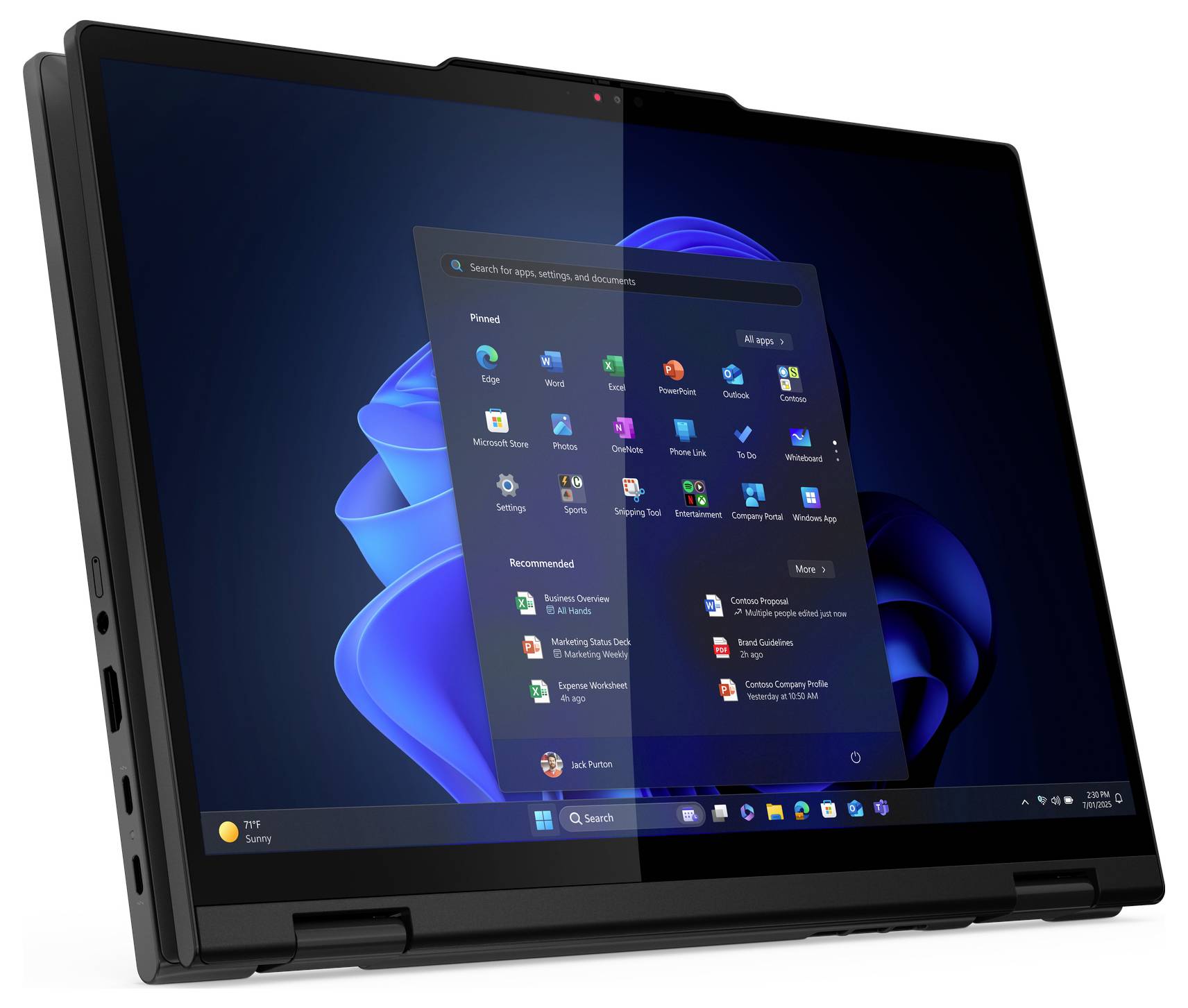 Ein Laptop mit faltbarem Design zeigt das Windows 11 Startmenü auf einem dunkelblau hinterlegten Desktop. Der Bildschirm präsentiert verschiedene App-Symbole.